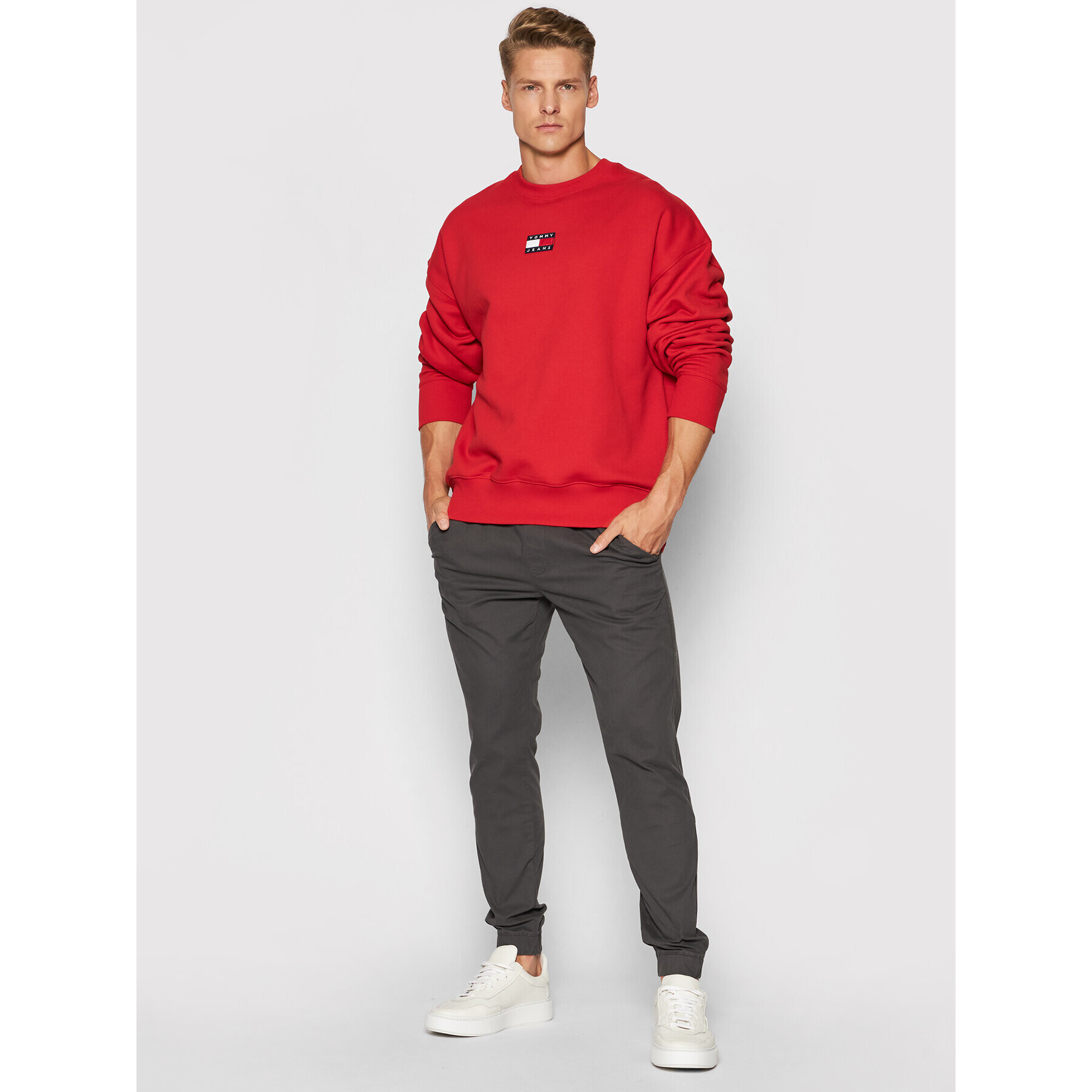 Tommy Jeans Bluză Badge Crew DM0DM10911 Roșu Regular Fit - Pled.ro