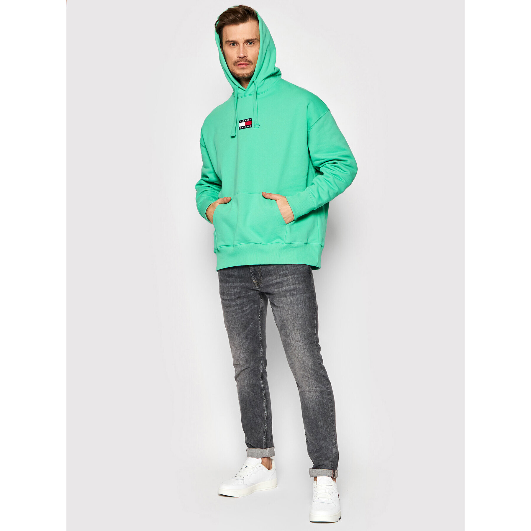 Tommy Jeans Bluză Badge DM0DM10904 Verde Regular Fit - Pled.ro