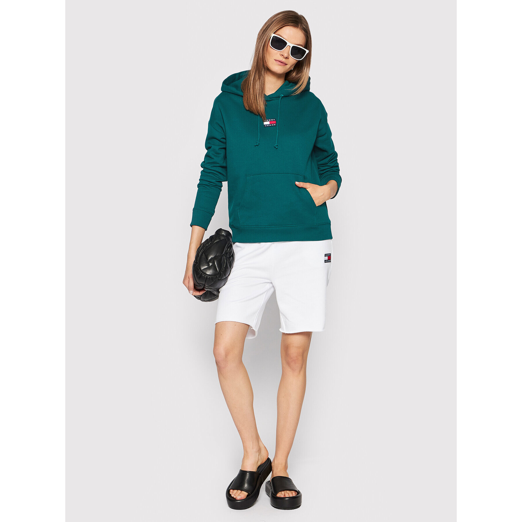 Tommy Jeans Bluză Center Badge DW0DW10403 Verde Relaxed Fit - Pled.ro