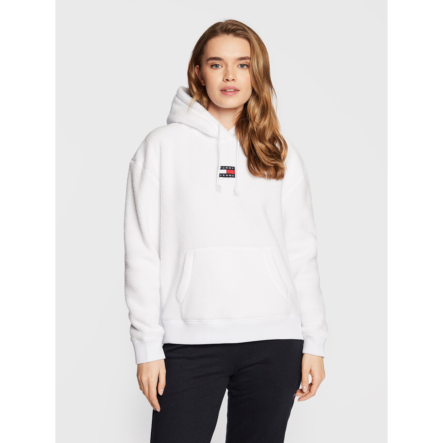 Tommy Jeans Bluză Center Badge Fleece DW0DW14690 Alb Regular Fit - Pled.ro