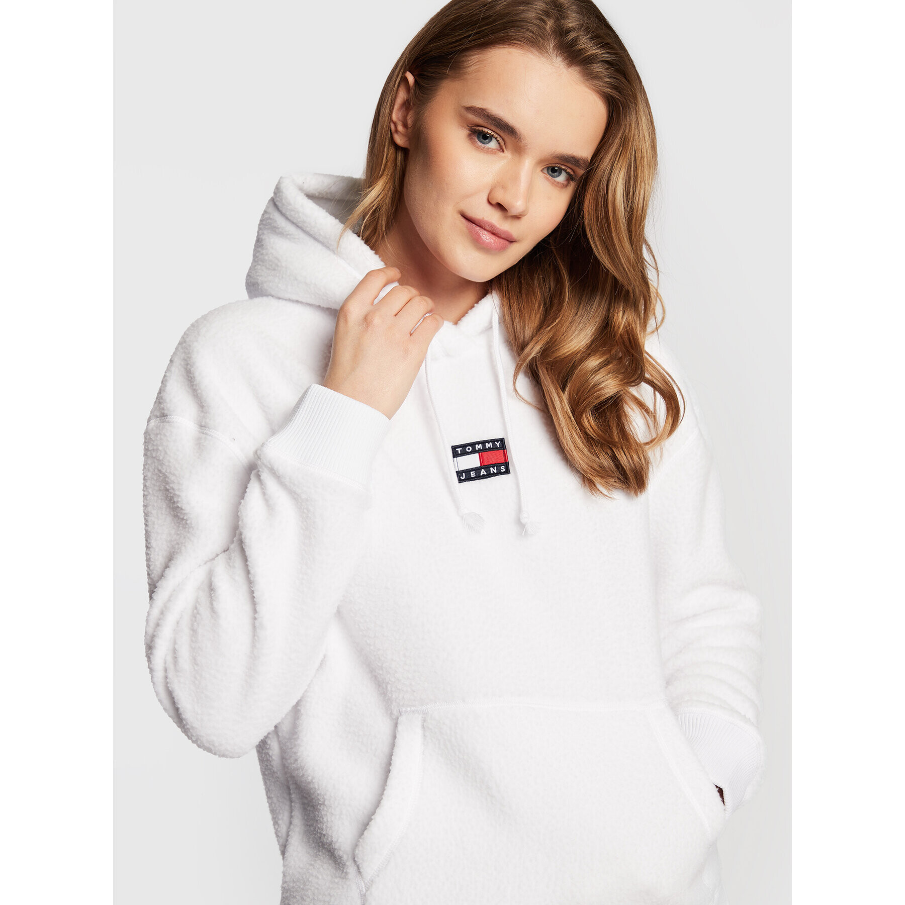 Tommy Jeans Bluză Center Badge Fleece DW0DW14690 Alb Regular Fit - Pled.ro