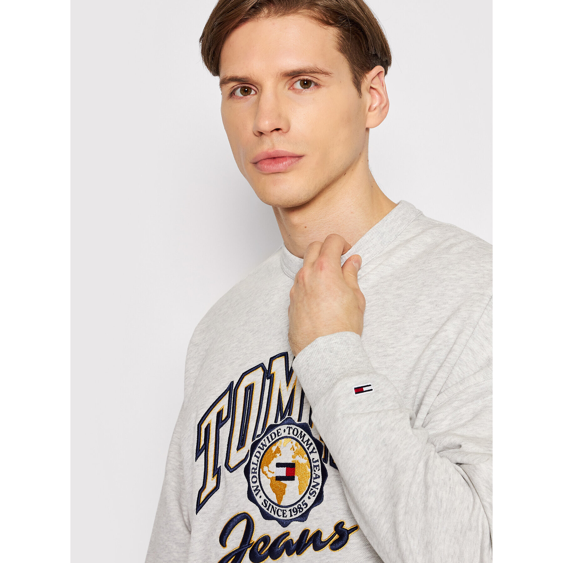 Tommy Jeans Bluză College Archive DM0DM12948 Gri Regular Fit - Pled.ro