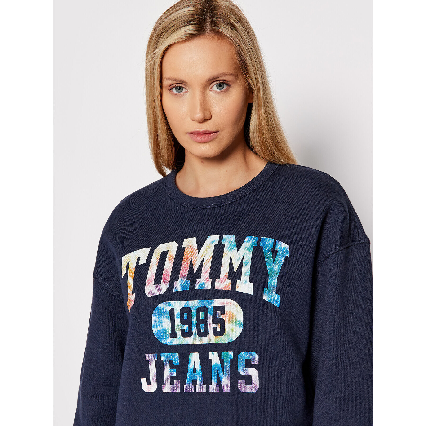 Tommy Jeans Bluză Crop Tie Dye 3 DW0DW12048 Bleumarin Cropped Fit - Pled.ro