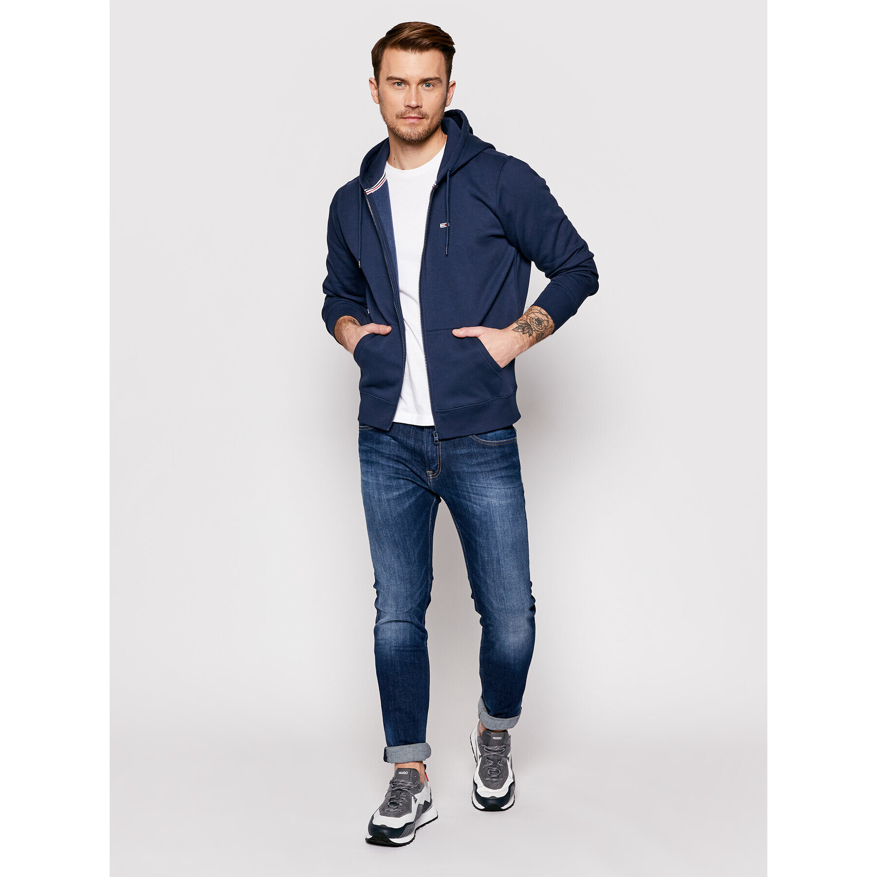 Tommy Jeans Bluză DM0DM09592 Bleumarin Regular Fit - Pled.ro