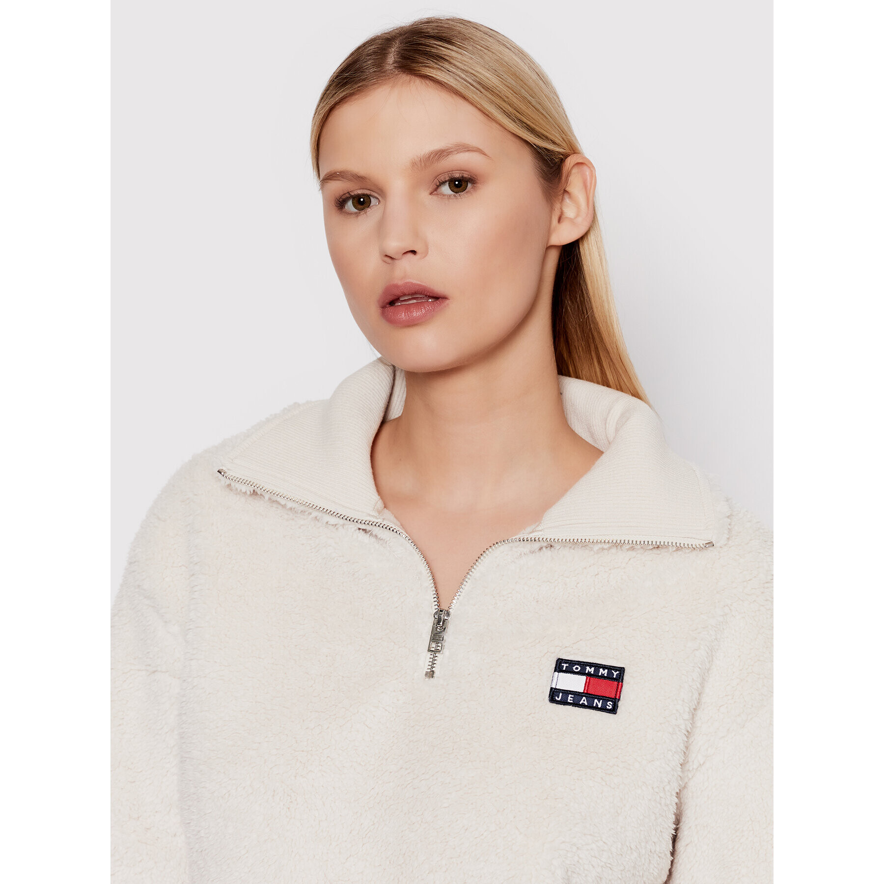 Tommy Jeans Bluză Plush Badge Quarter Zip DW0DW11816 Bej Boxy Fit - Pled.ro