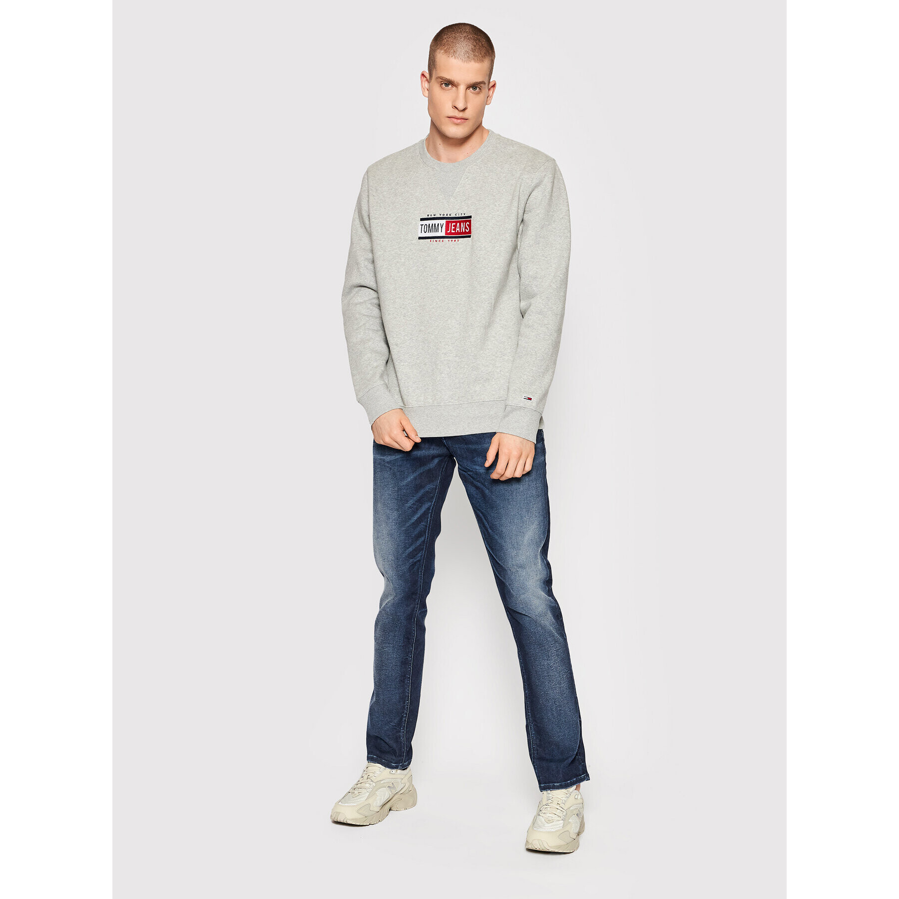 Tommy Jeans Bluză Timeless Crew DM0DM11631 Gri Regular Fit - Pled.ro