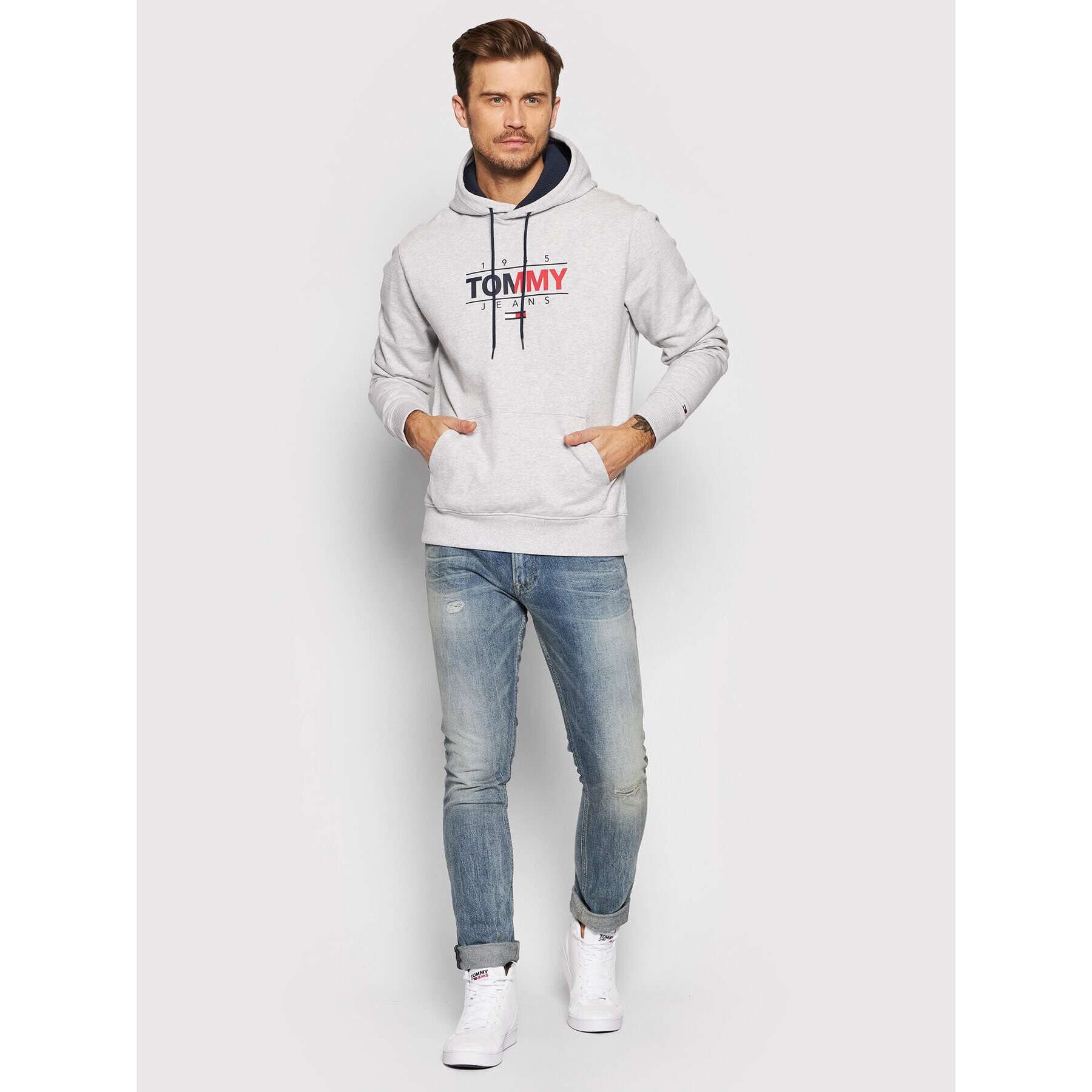 Tommy Jeans Bluză Tjm Essential Graphic DM0DM11630 Gri Regular Fit - Pled.ro