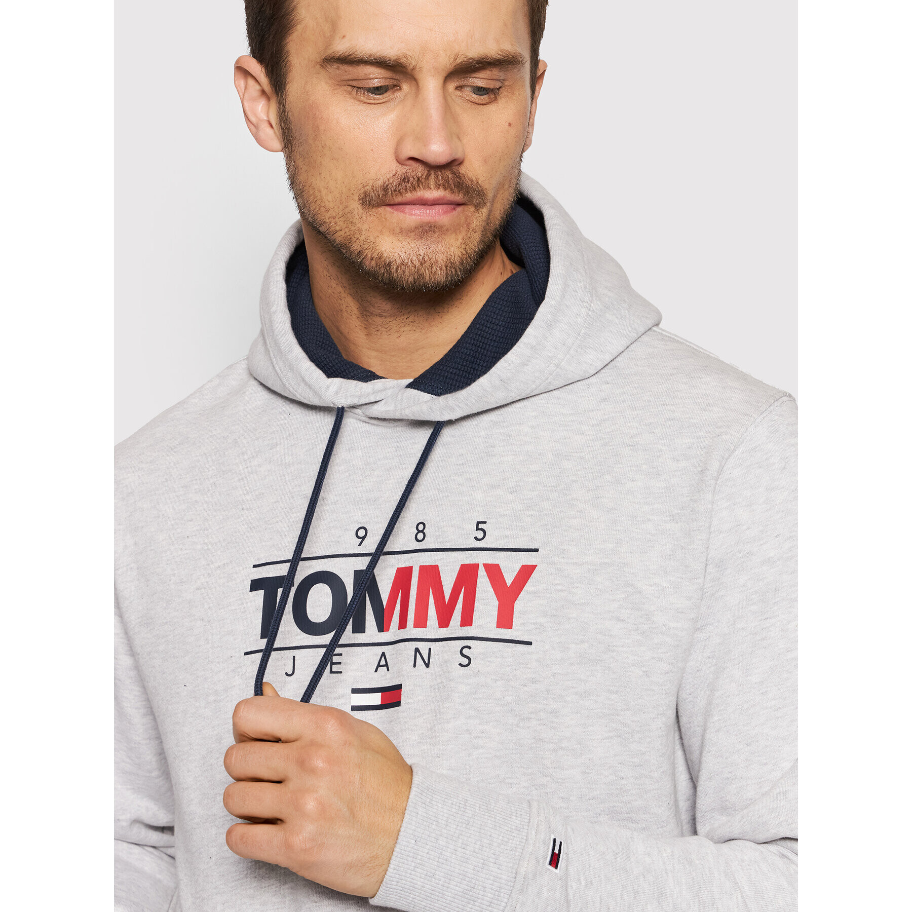 Tommy Jeans Bluză Tjm Essential Graphic DM0DM11630 Gri Regular Fit - Pled.ro