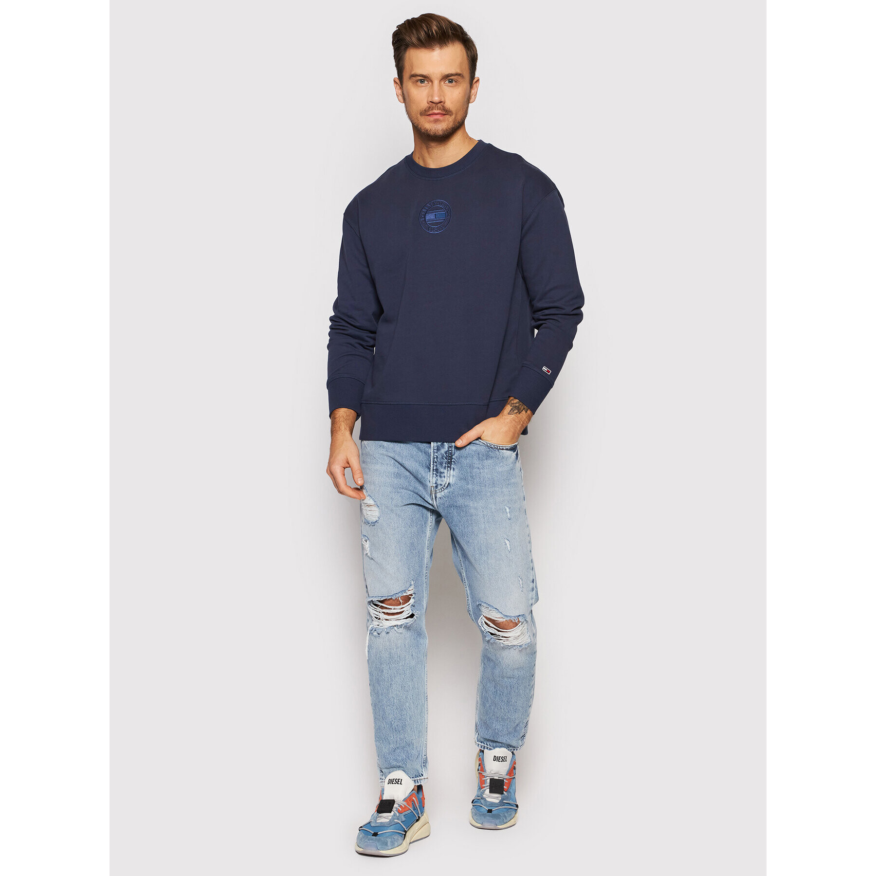 Tommy Jeans Bluză Tonal Circular Graphic Crew DM0DM11634 Bleumarin Relaxed Fit - Pled.ro