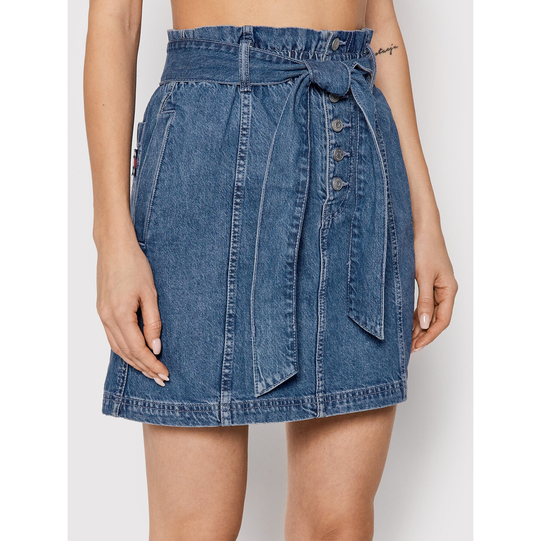 Tommy Jeans Fustă de blugi Badge Skirt DW0DW11906 Bleumarin Regular Fit - Pled.ro