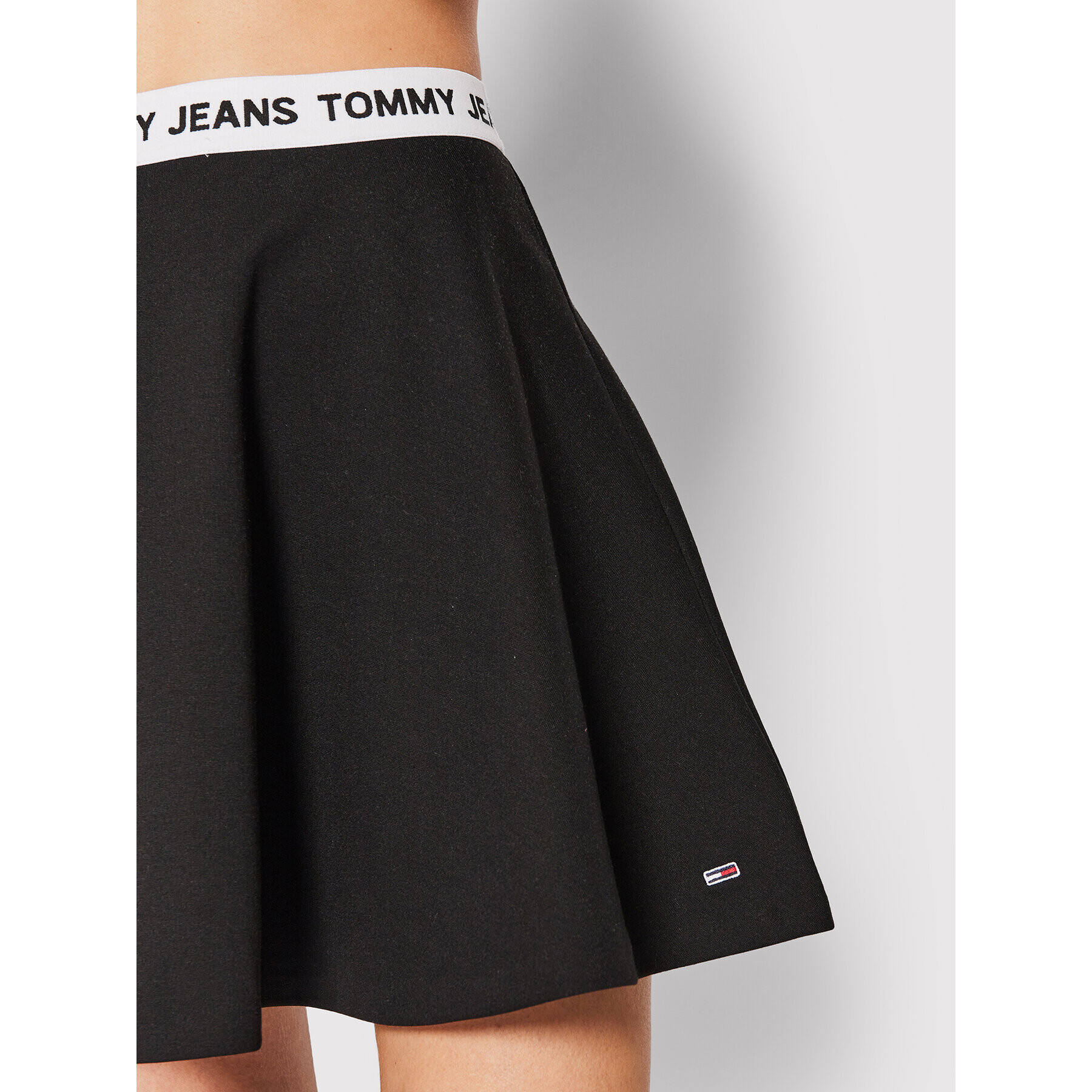 Tommy Jeans Fustă mini Logo DW0DW12968 Negru Slim Fit - Pled.ro