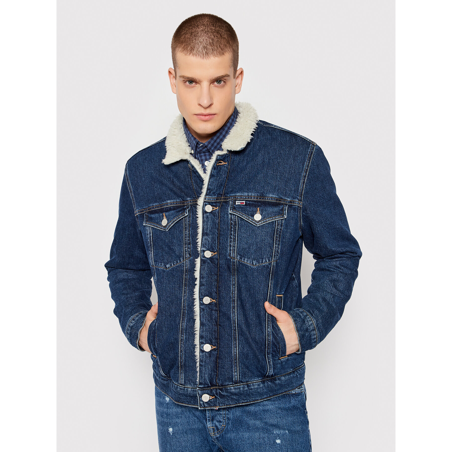 Tommy Jeans Geacă de blugi Sherpa DM0DM11568 Bleumarin Regular Fit - Pled.ro