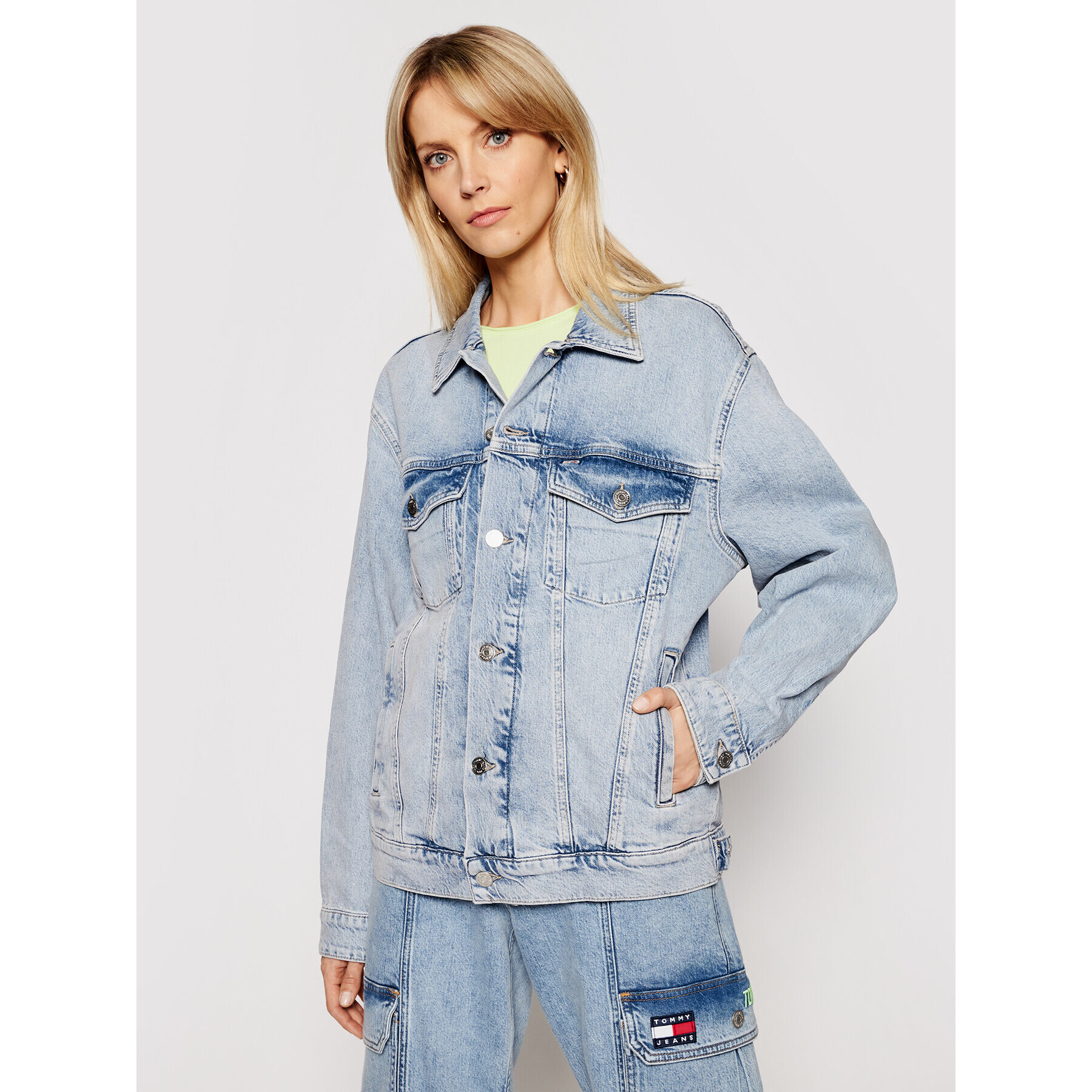 Tommy Jeans Geacă de blugi Trucker DW0DW10066 Albastru Oversize - Pled.ro