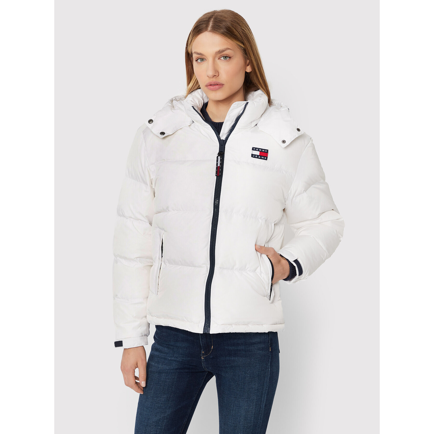 Tommy Jeans Geacă din puf Alaska DW0DW14661 Alb Regular Fit - Pled.ro