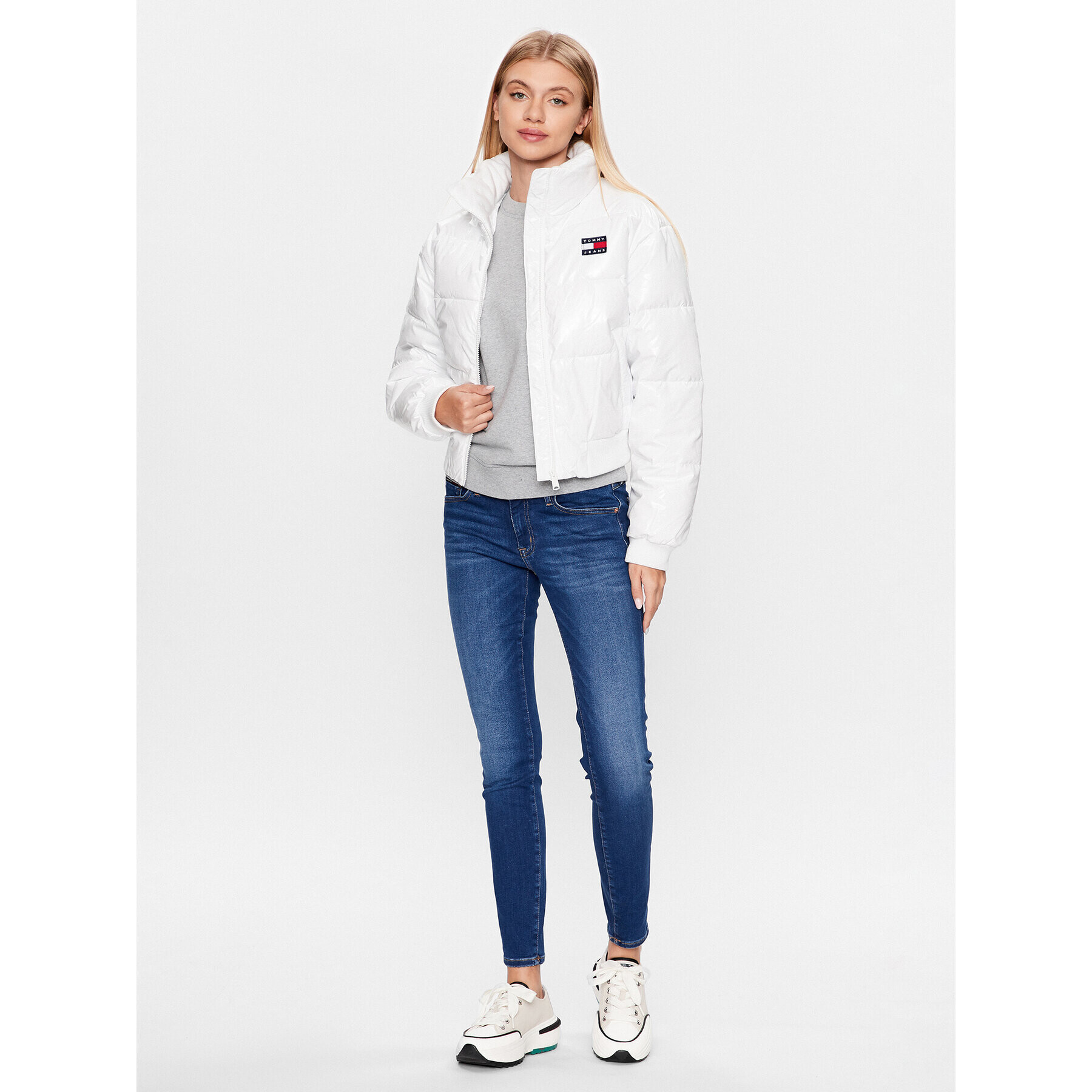 Tommy Jeans Geacă din puf Badge DW0DW16098 Alb Regular Fit - Pled.ro