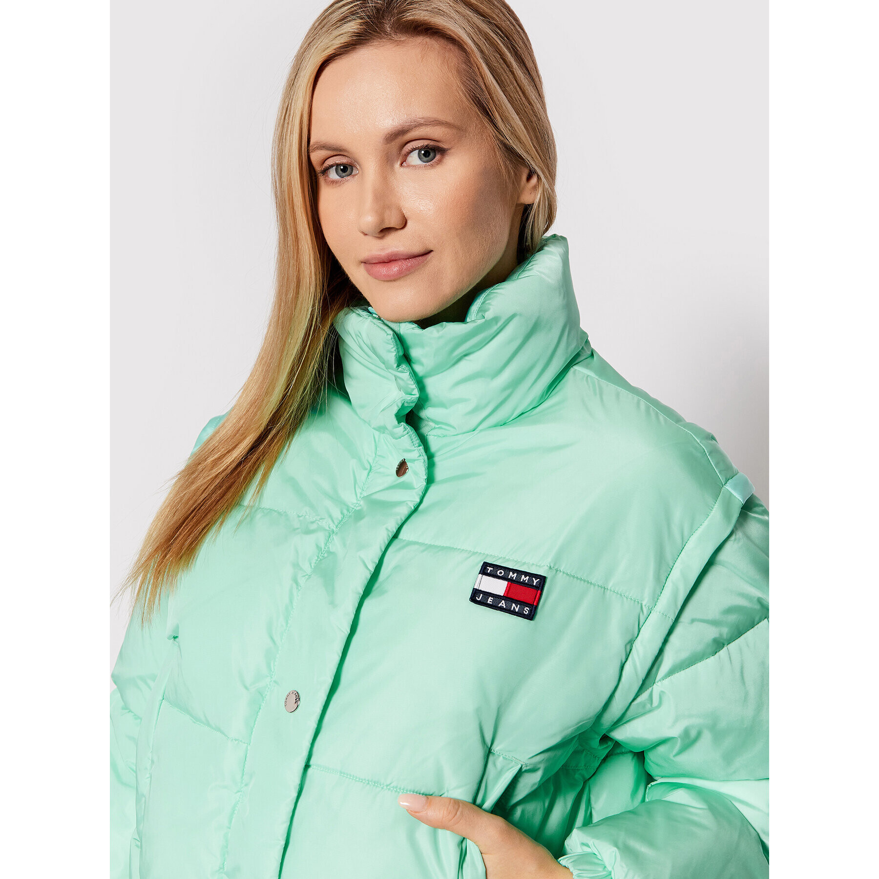 Tommy Jeans Geacă din puf Crop Vest Puffer DW0DW11840 Verde Cropped Fit - Pled.ro