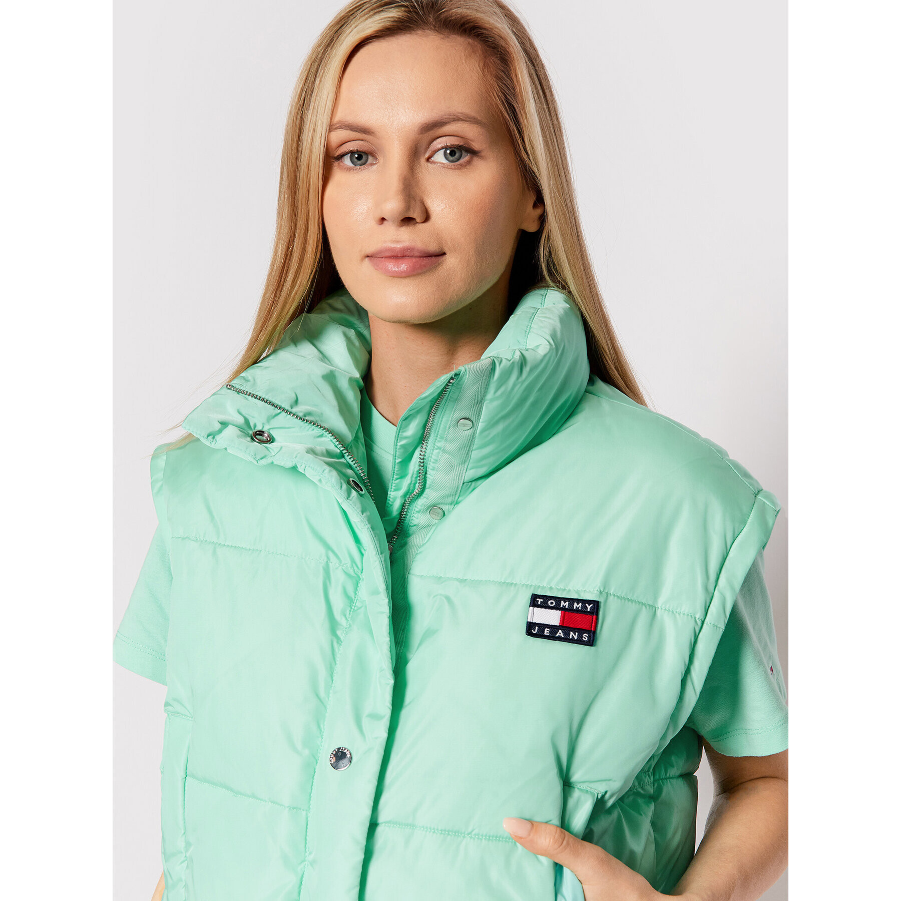 Tommy Jeans Geacă din puf Crop Vest Puffer DW0DW11840 Verde Cropped Fit - Pled.ro