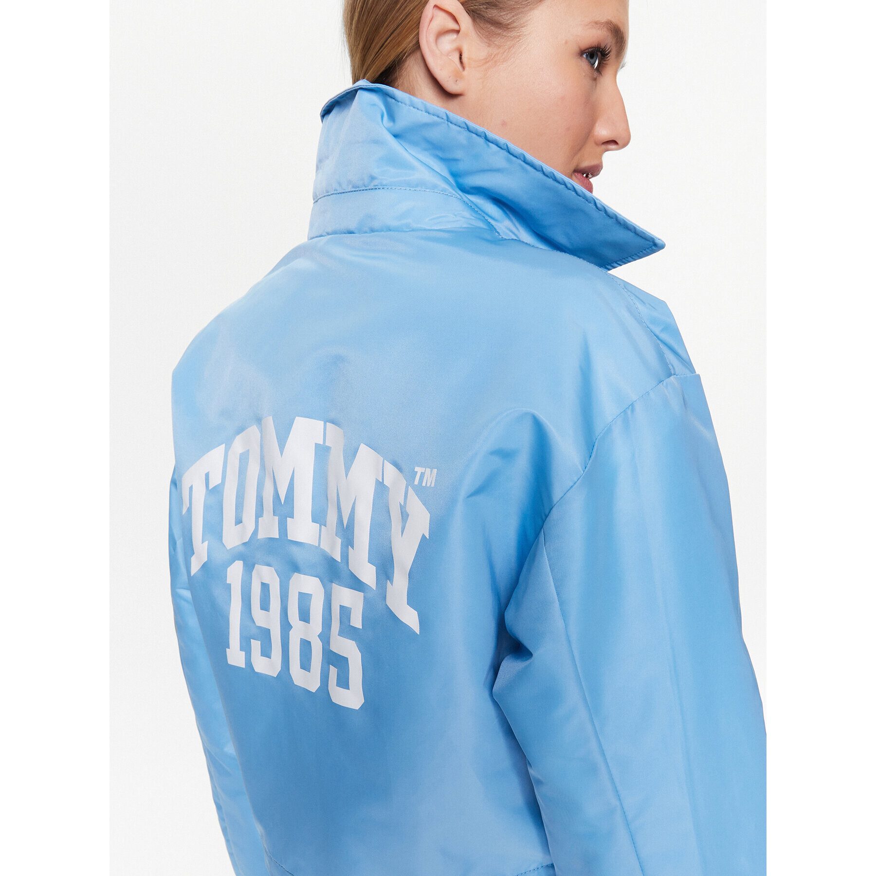 Tommy Jeans Geacă din puf Cropped Coach DW0DW15334 Albastru Cropped Fit - Pled.ro