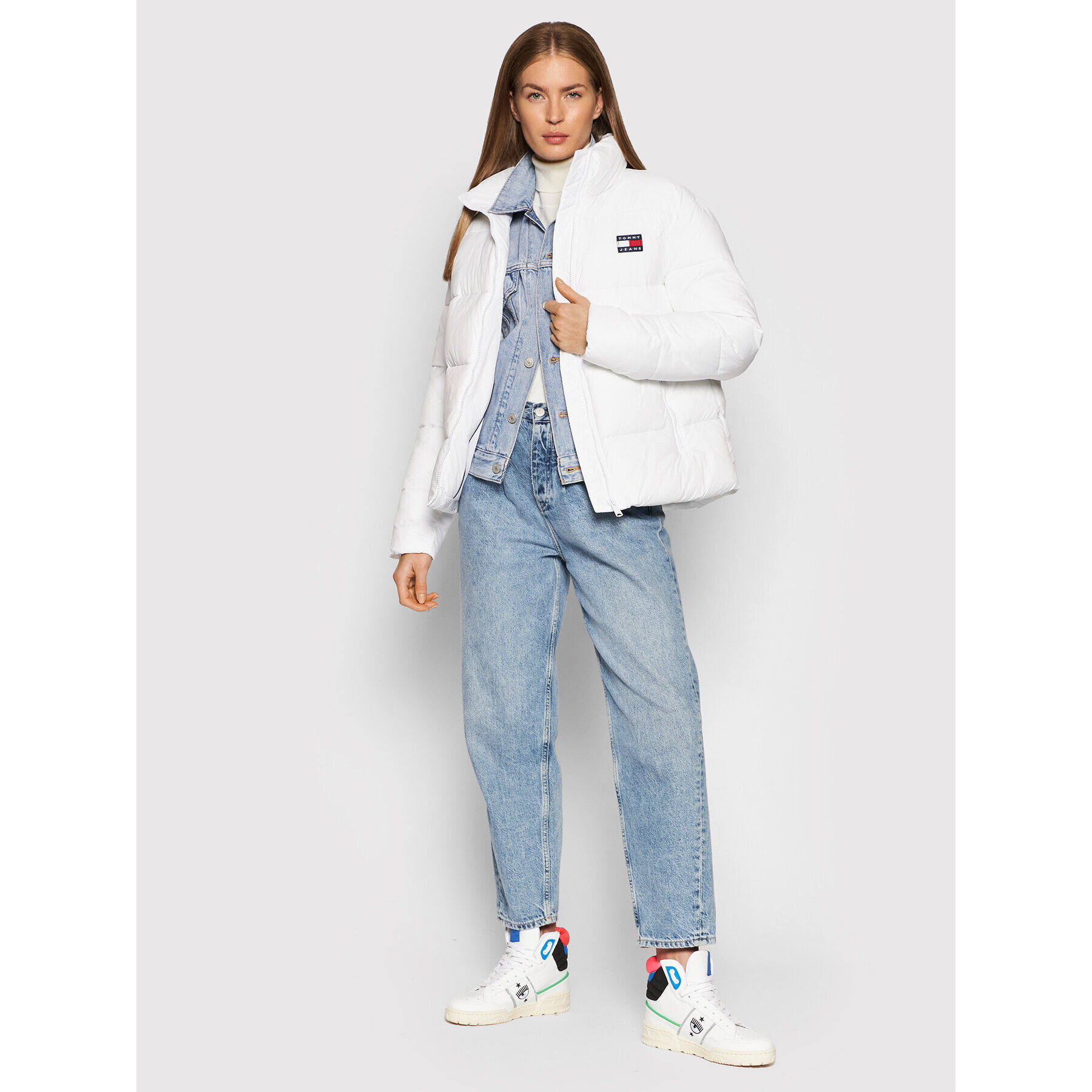 Tommy Jeans Geacă din puf Modern DW0DW11623 Alb Regular Fit - Pled.ro