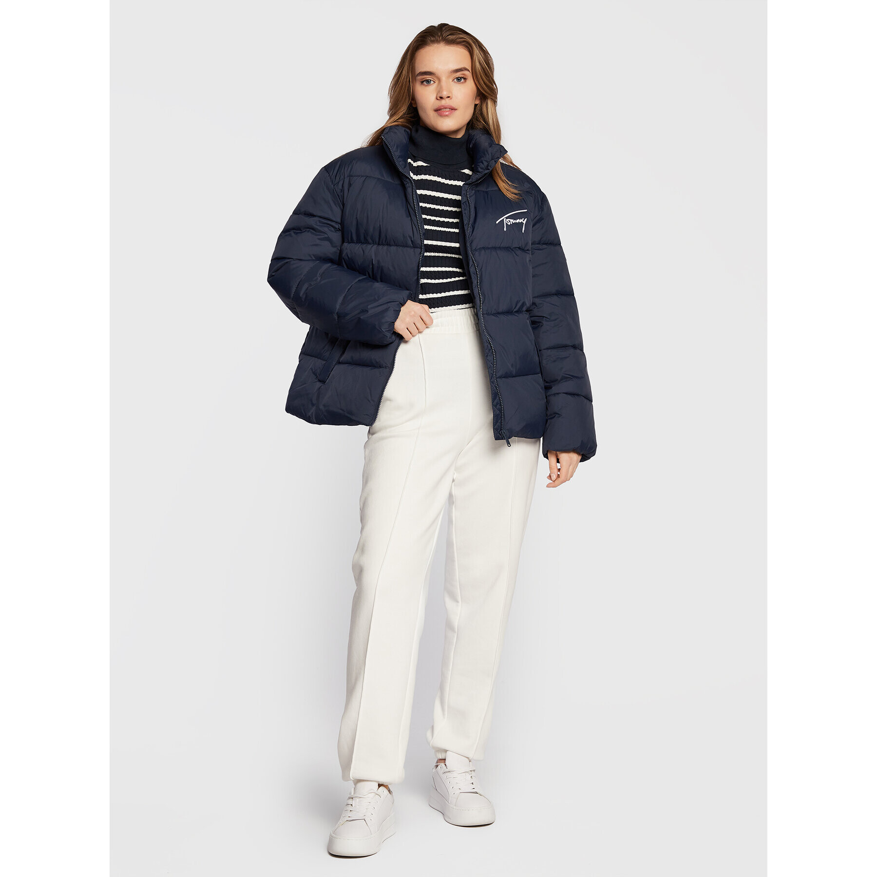 Tommy Jeans Geacă din puf Signature Modern DW0DW14660 Bleumarin Relaxed Fit - Pled.ro