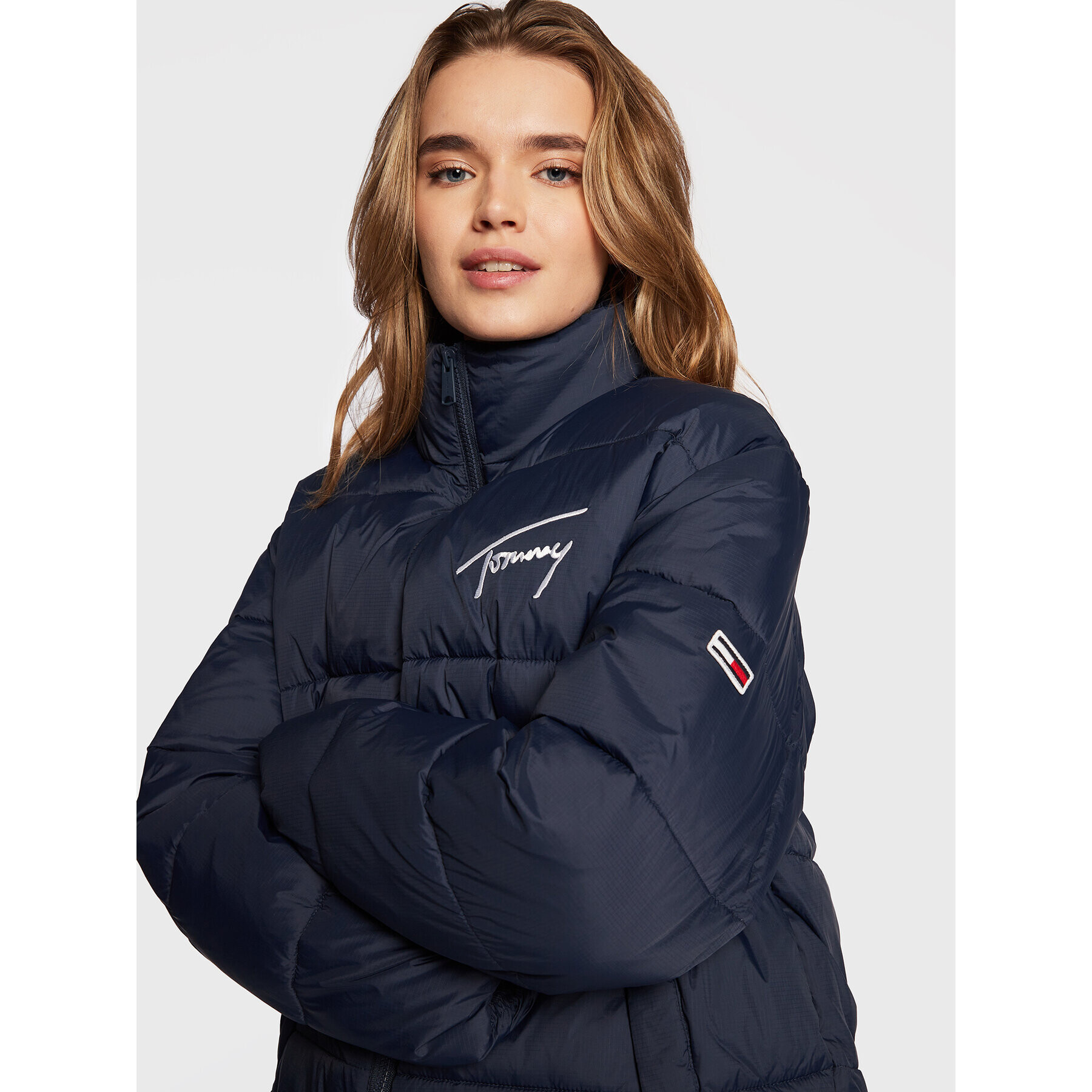 Tommy Jeans Geacă din puf Signature Modern DW0DW14660 Bleumarin Relaxed Fit - Pled.ro