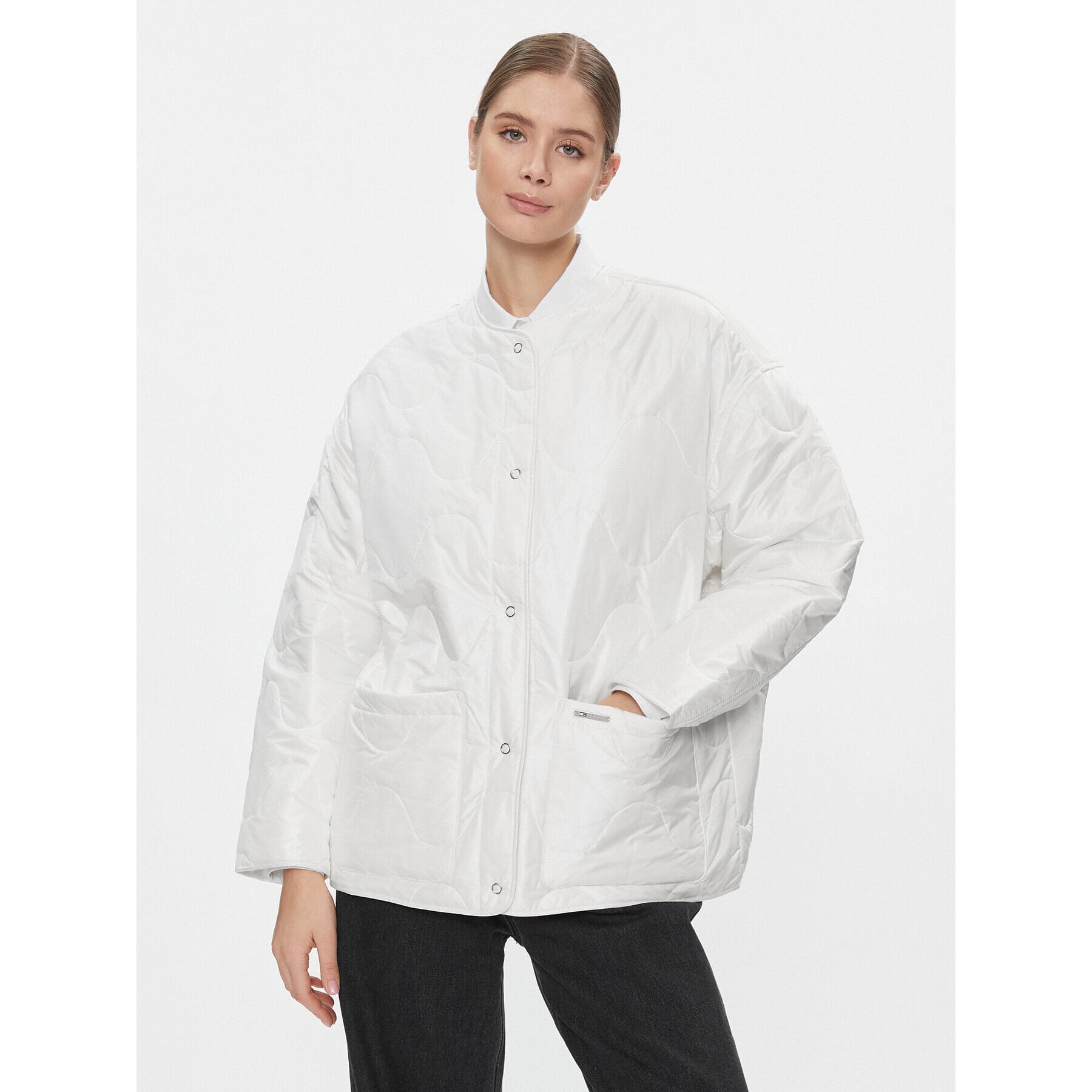 Tommy Jeans Geacă din puf Tjw Onion Quilt Liner Jacket DW0DW17235 Alb Regular Fit - Pled.ro