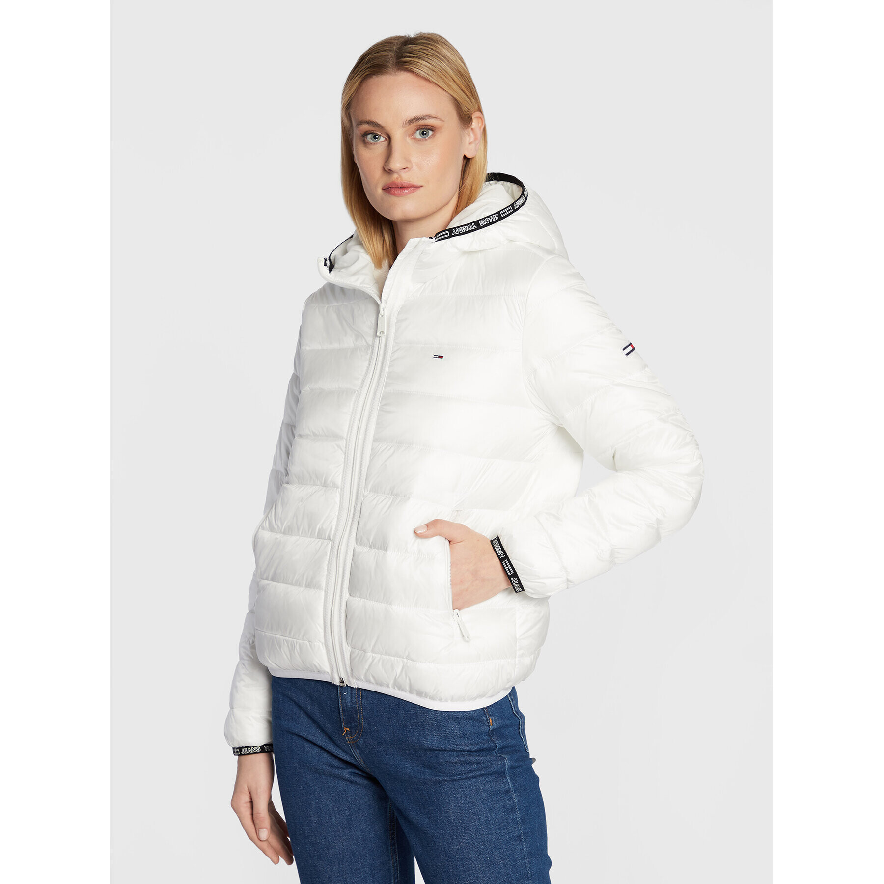 Tommy Jeans Geacă din puf Quilted Tape DW0DW09350 Alb Relaxed Fit - Pled.ro