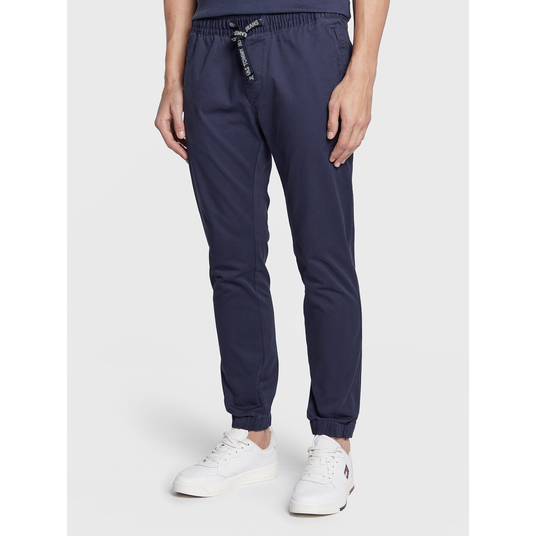 Tommy Jeans Joggers Scanton DM0DM14471 Bleumarin Slim Fit - Pled.ro