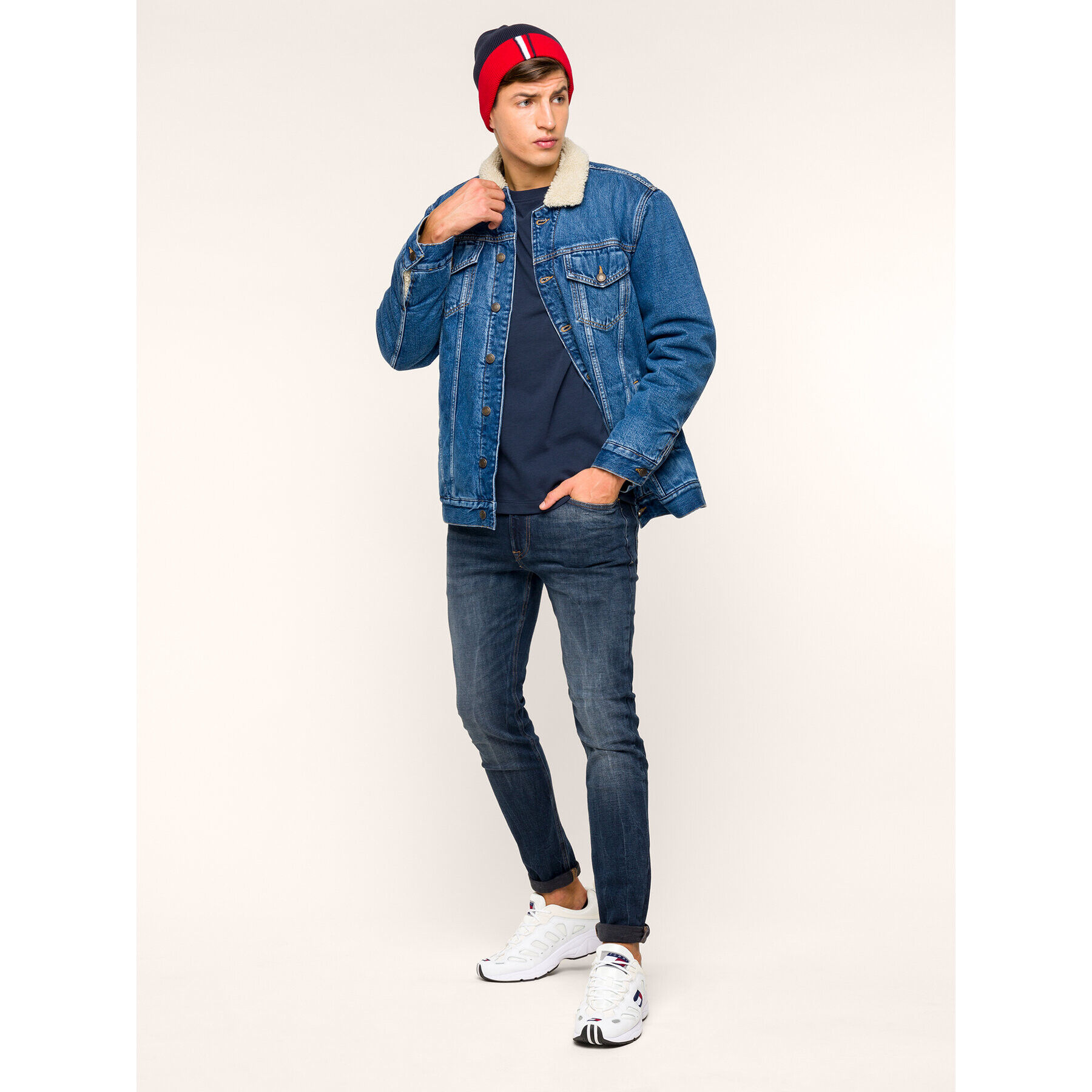 Tommy Jeans Longsleeve Badge DM0DM06958 Bleumarin Regular Fit - Pled.ro