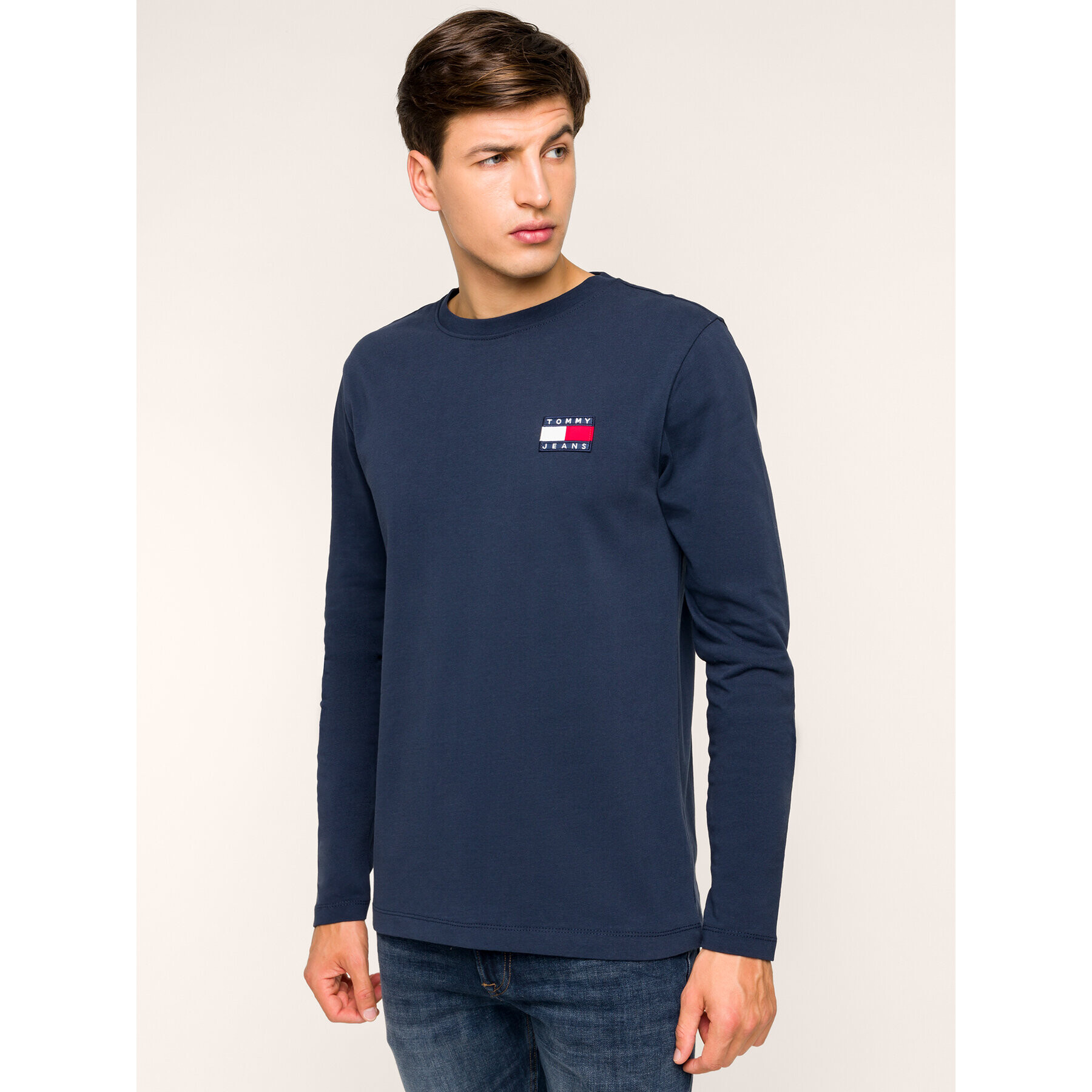 Tommy Jeans Longsleeve Badge DM0DM06958 Bleumarin Regular Fit - Pled.ro