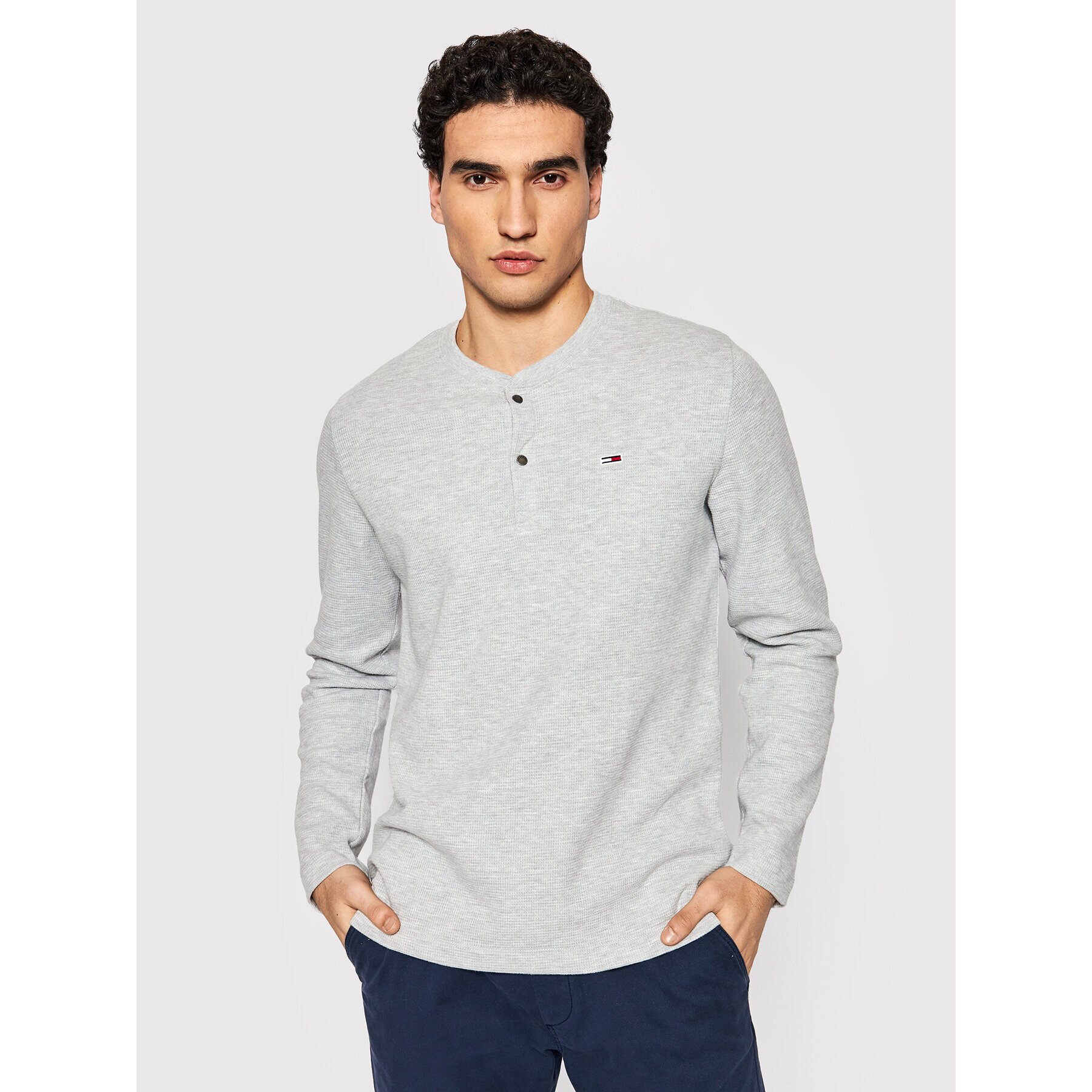 Tommy Jeans Longsleeve Henley DM0DM12249 Gri Regular Fit - Pled.ro