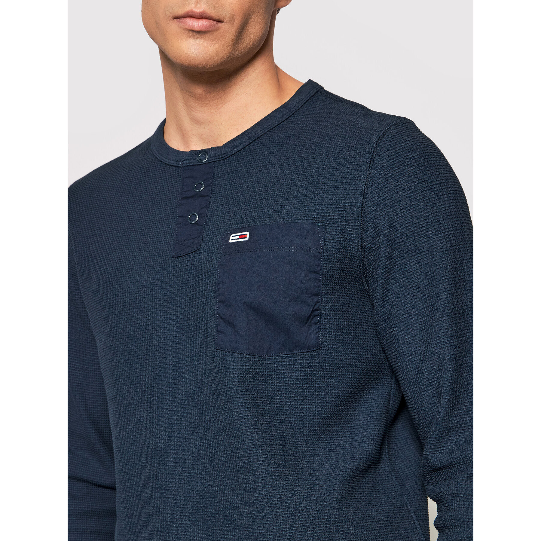 Tommy Jeans Longsleeve Tjm Waffle Pocket Henley DM0DM11062 Bleumarin Regular Fit - Pled.ro