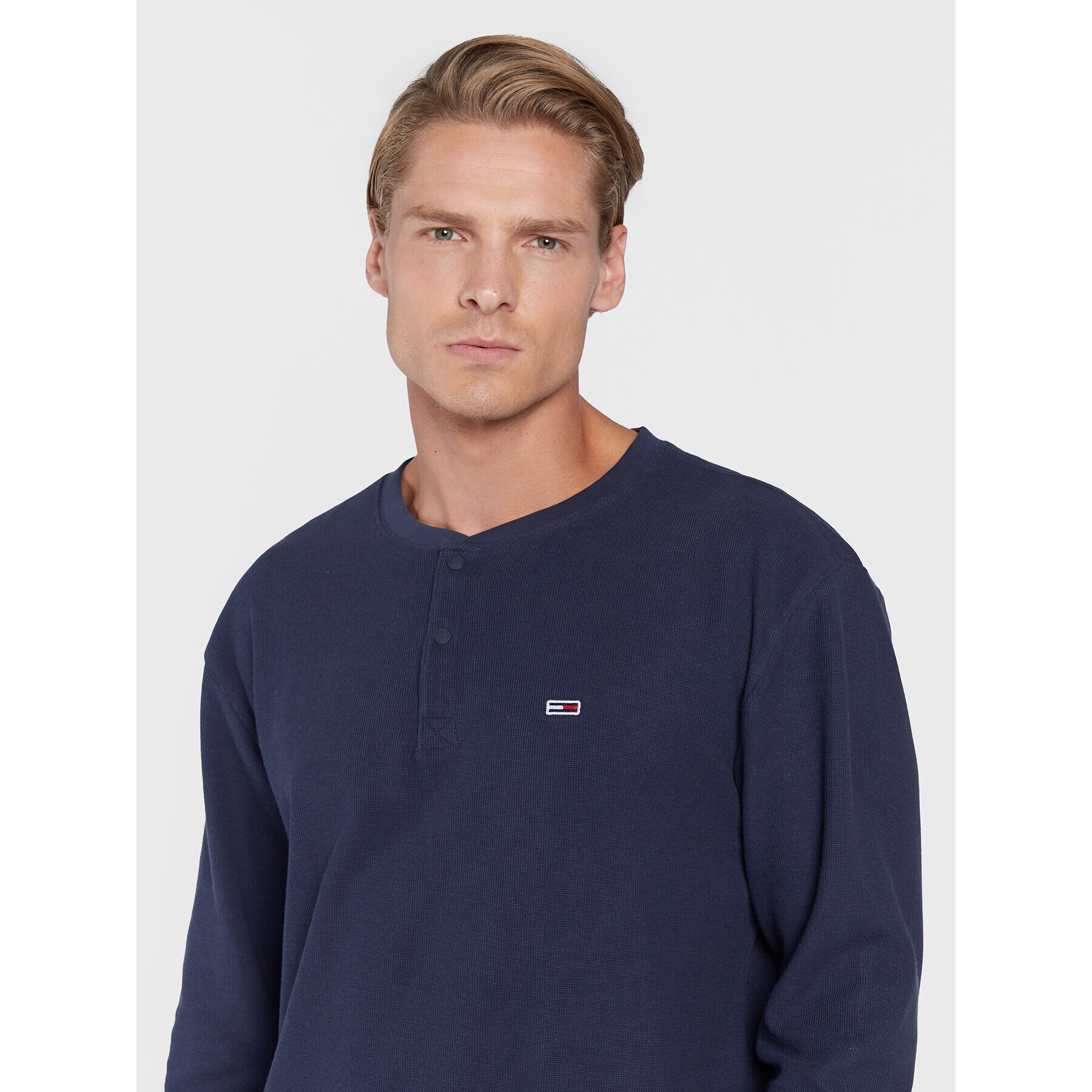 Tommy Jeans Longsleeve Waffle Henley DM0DM13817 Bleumarin Regular Fit - Pled.ro