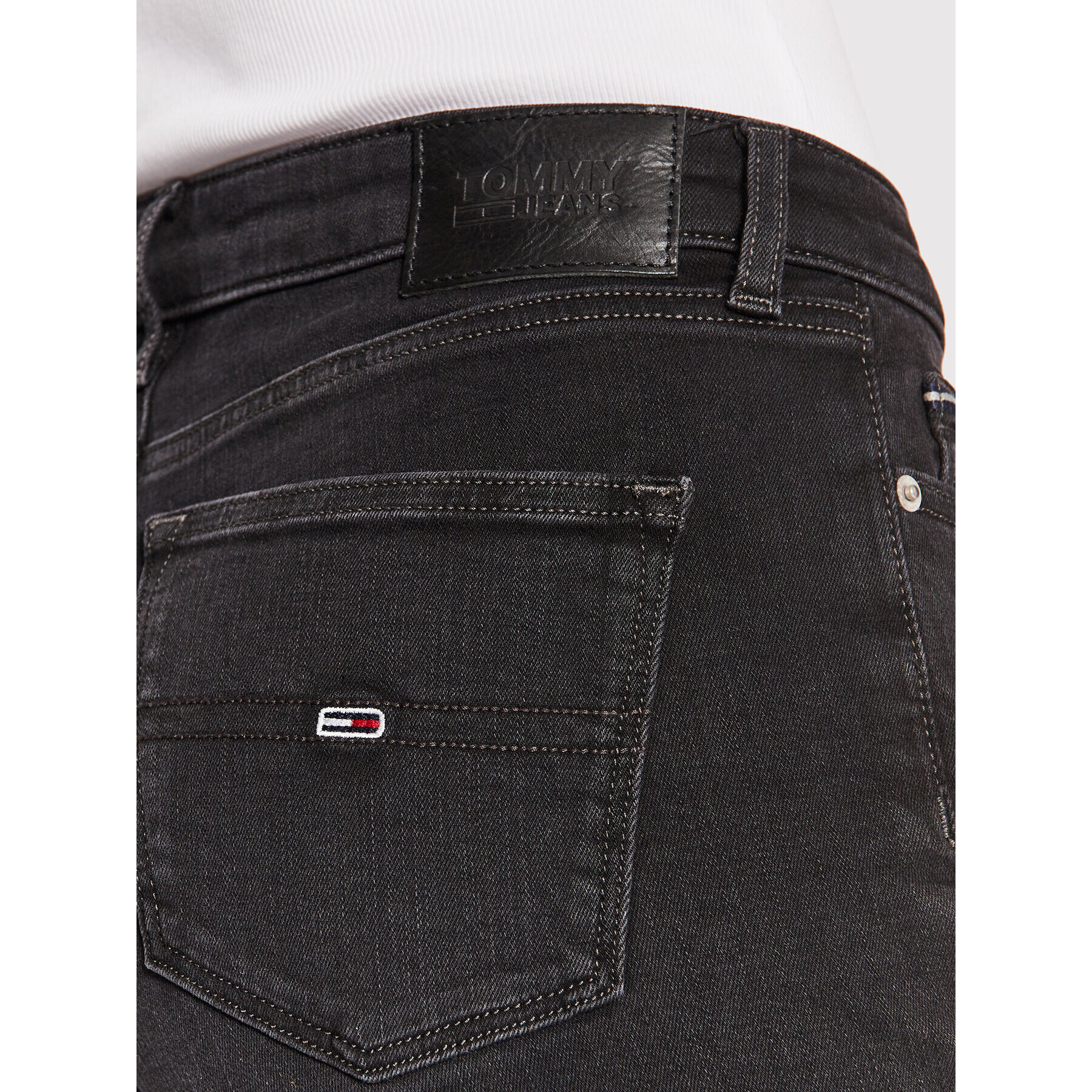 Tommy Jeans Pantaloni scurți de blugi Bermuda DW0DW12456 Negru Regular Fit - Pled.ro