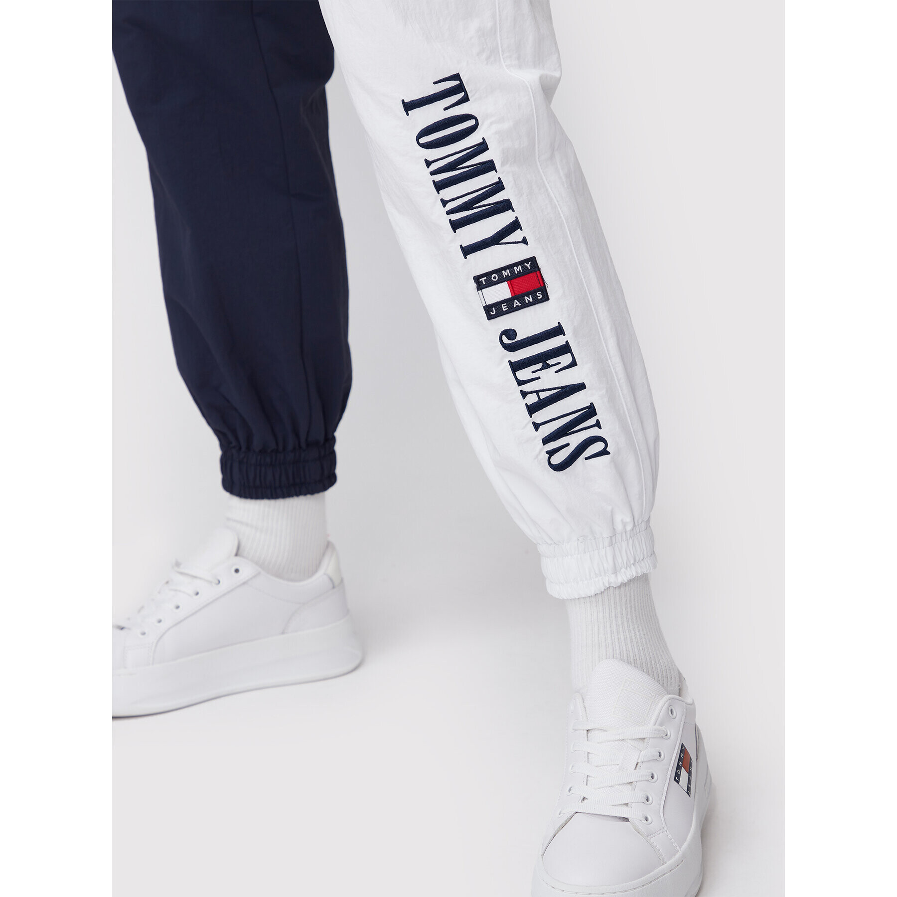 Tommy Jeans Pantaloni trening Archive 1 DW0DW14425 Bleumarin Relaxed Fit - Pled.ro