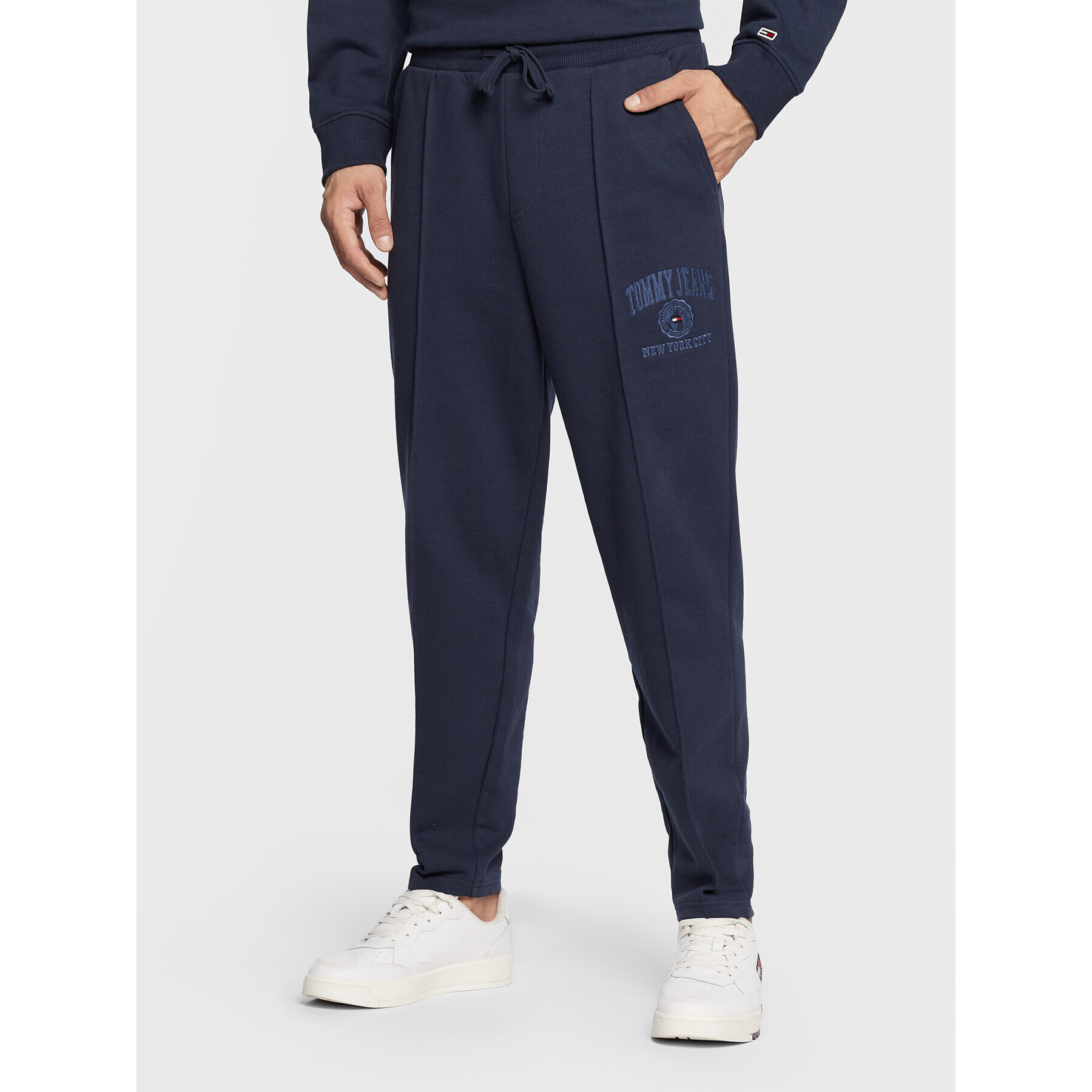 Tommy Jeans Pantaloni trening Collegate Baxter DM0DM14334 Bleumarin Regular Fit - Pled.ro