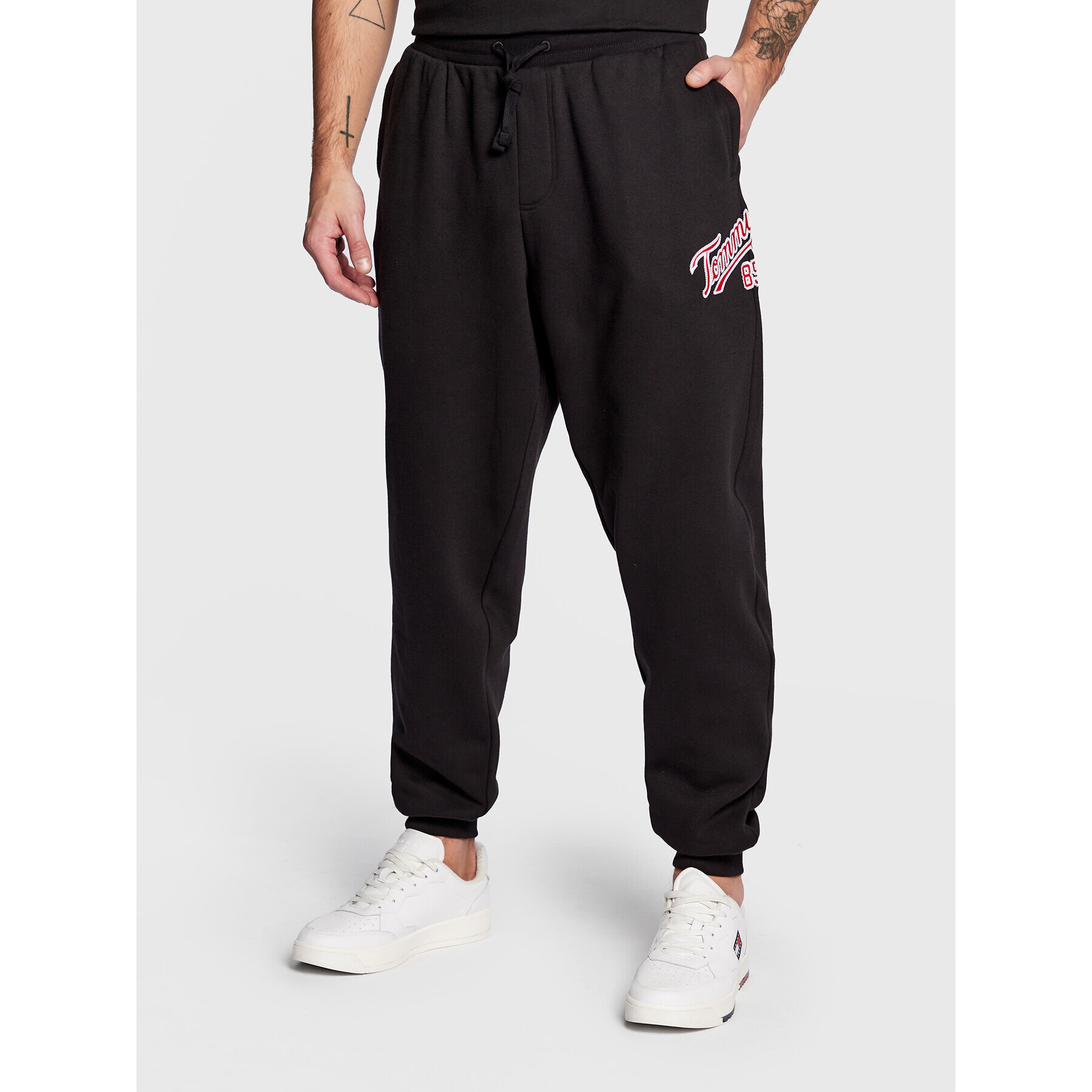 Tommy Jeans Pantaloni trening College DM0DM15807 Negru Relaxed Fit - Pled.ro