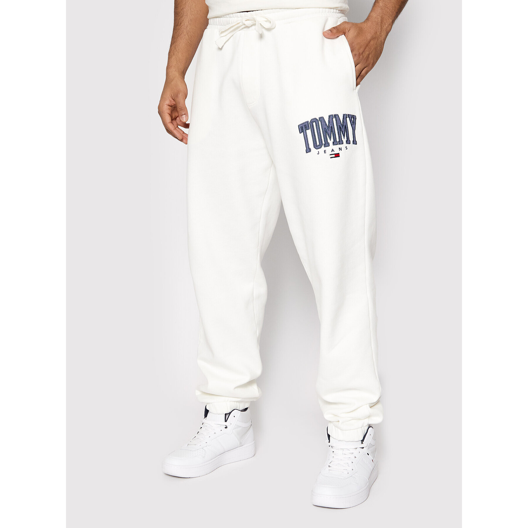 Tommy Jeans Pantaloni trening Collegiate DM0DM12548 Alb Relaxed Fit - Pled.ro