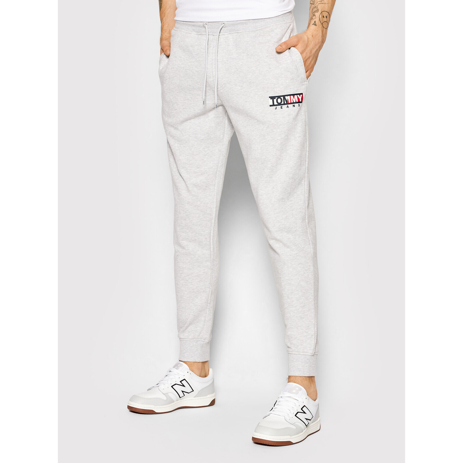 Tommy Jeans Pantaloni trening Entry Graphic DM0DM11872 Gri Regular Fit - Pled.ro