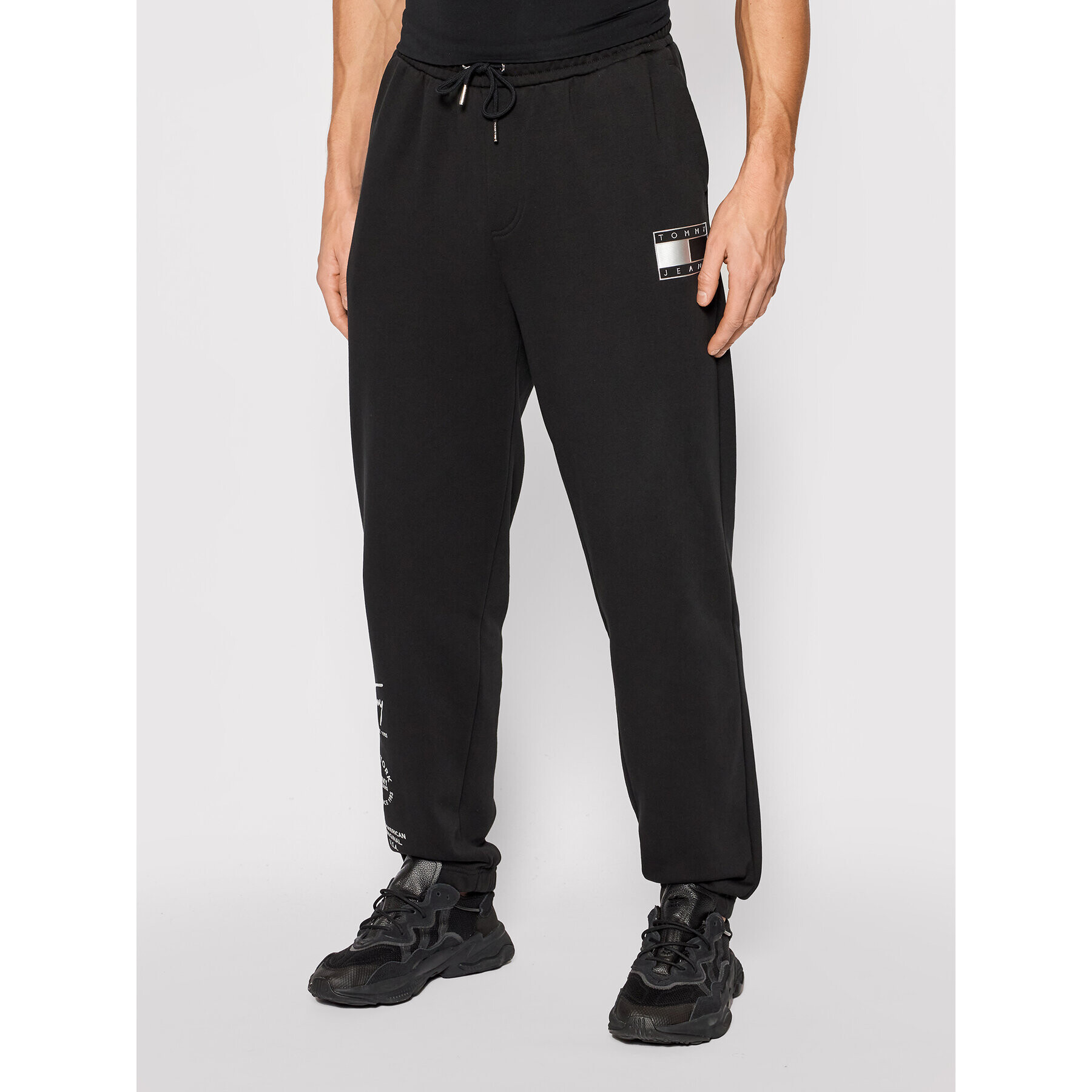 Tommy Jeans Pantaloni trening Metallic DM0DM12560 Negru Relaxed Fit - Pled.ro