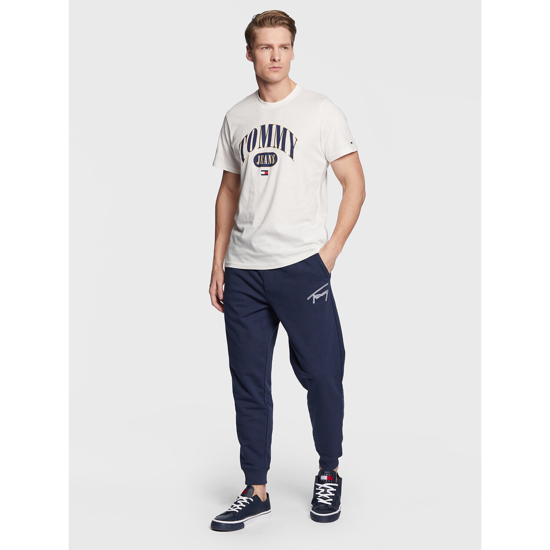 Tommy Jeans Pantaloni trening Signature DM0DM15809 Bleumarin Regular Fit - Pled.ro