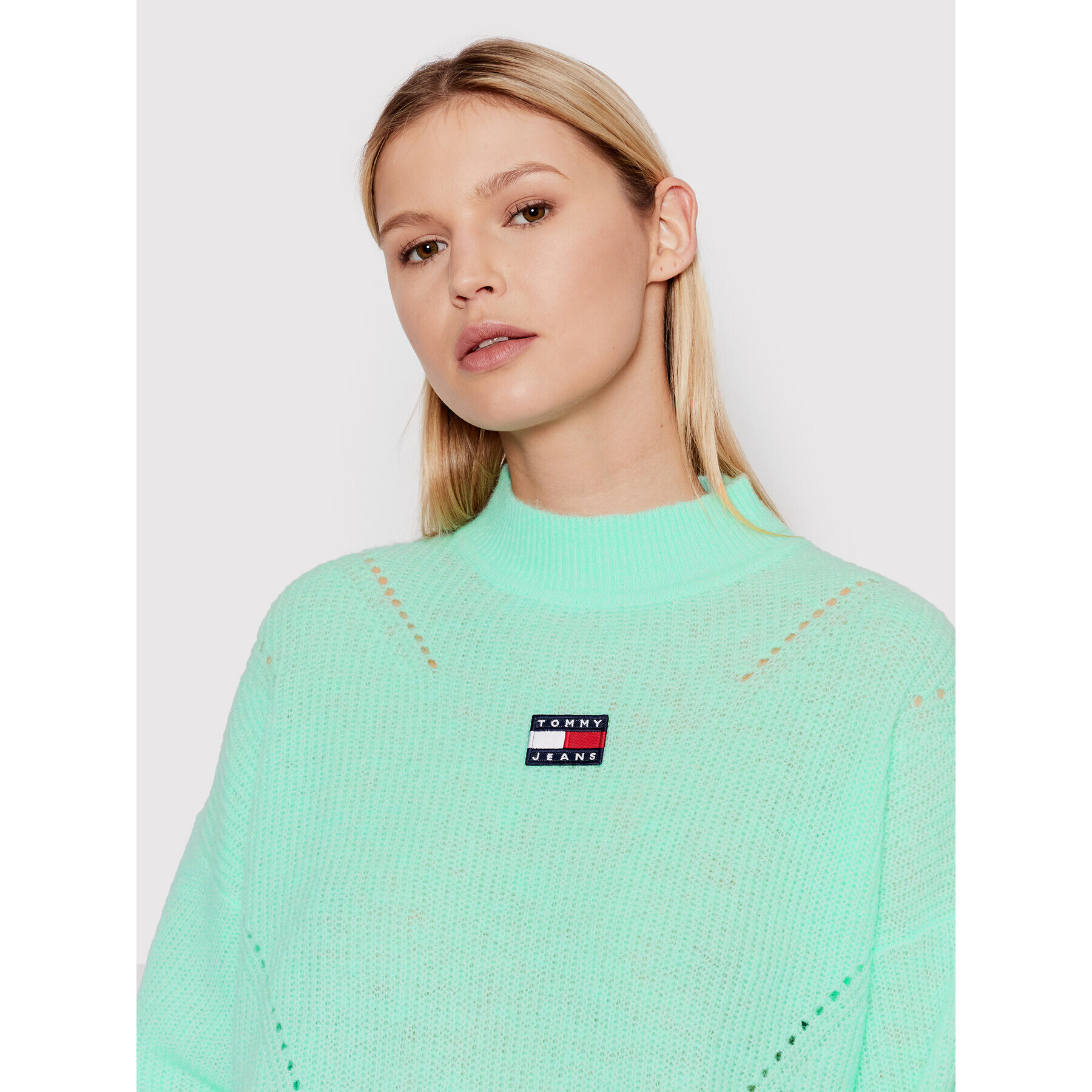 Tommy Jeans Pulover Center Badge DW0DW11711 Verde Boxy Fit - Pled.ro