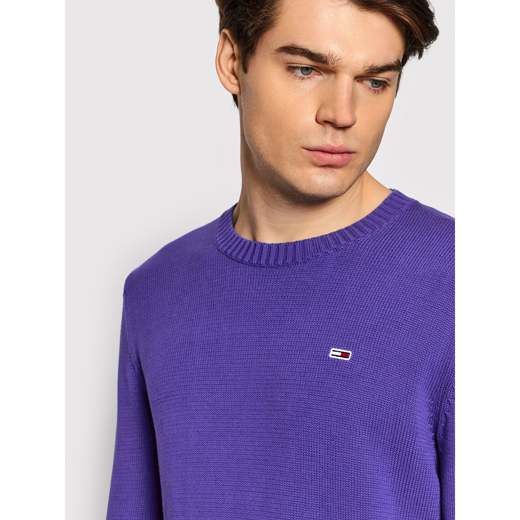 Tommy Jeans Pulover Essential DM0DM11856 Violet Regular Fit - Pled.ro