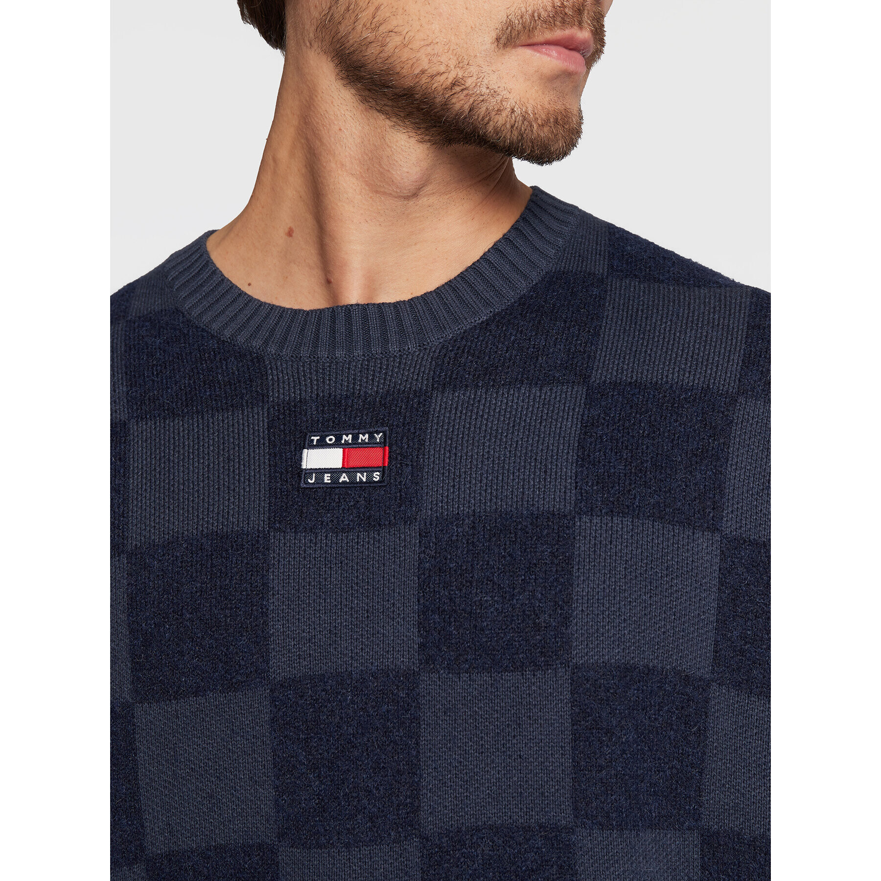 Tommy Jeans Pulover Skater Checkerboard DM0DM15069 Bleumarin Relaxed Fit - Pled.ro