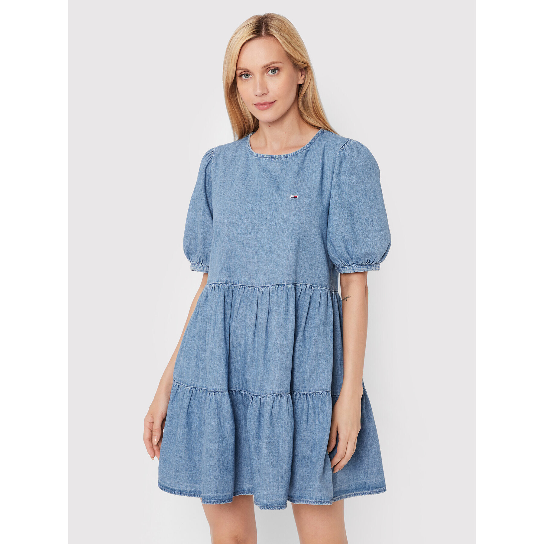 Tommy Jeans Rochie de blugi Tiered Chambray DW0DW13832 Albastru Regular Fit - Pled.ro