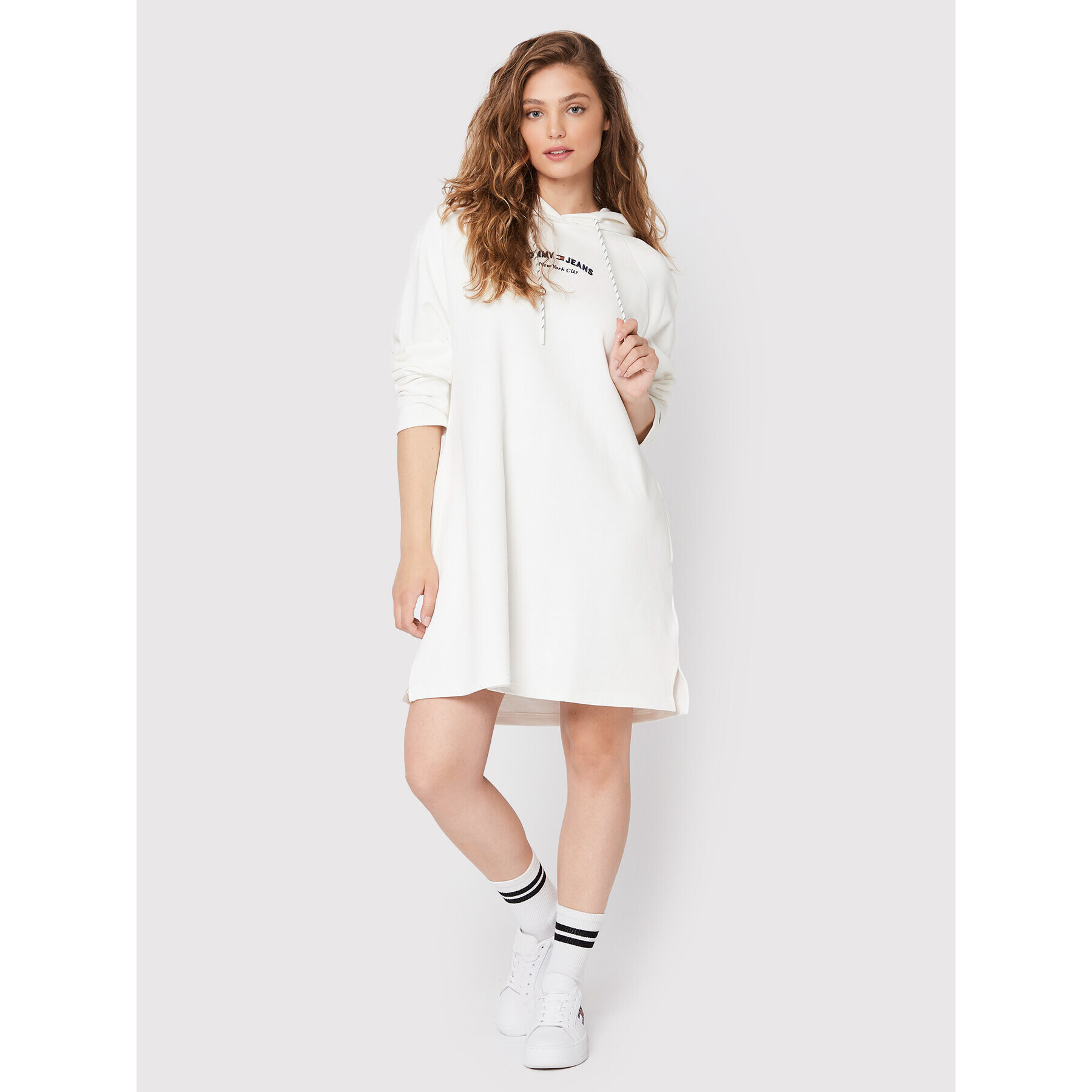 Tommy Jeans Rochie tricotată Timeless Logo DW0DW13596 Bej Relaxed Fit - Pled.ro