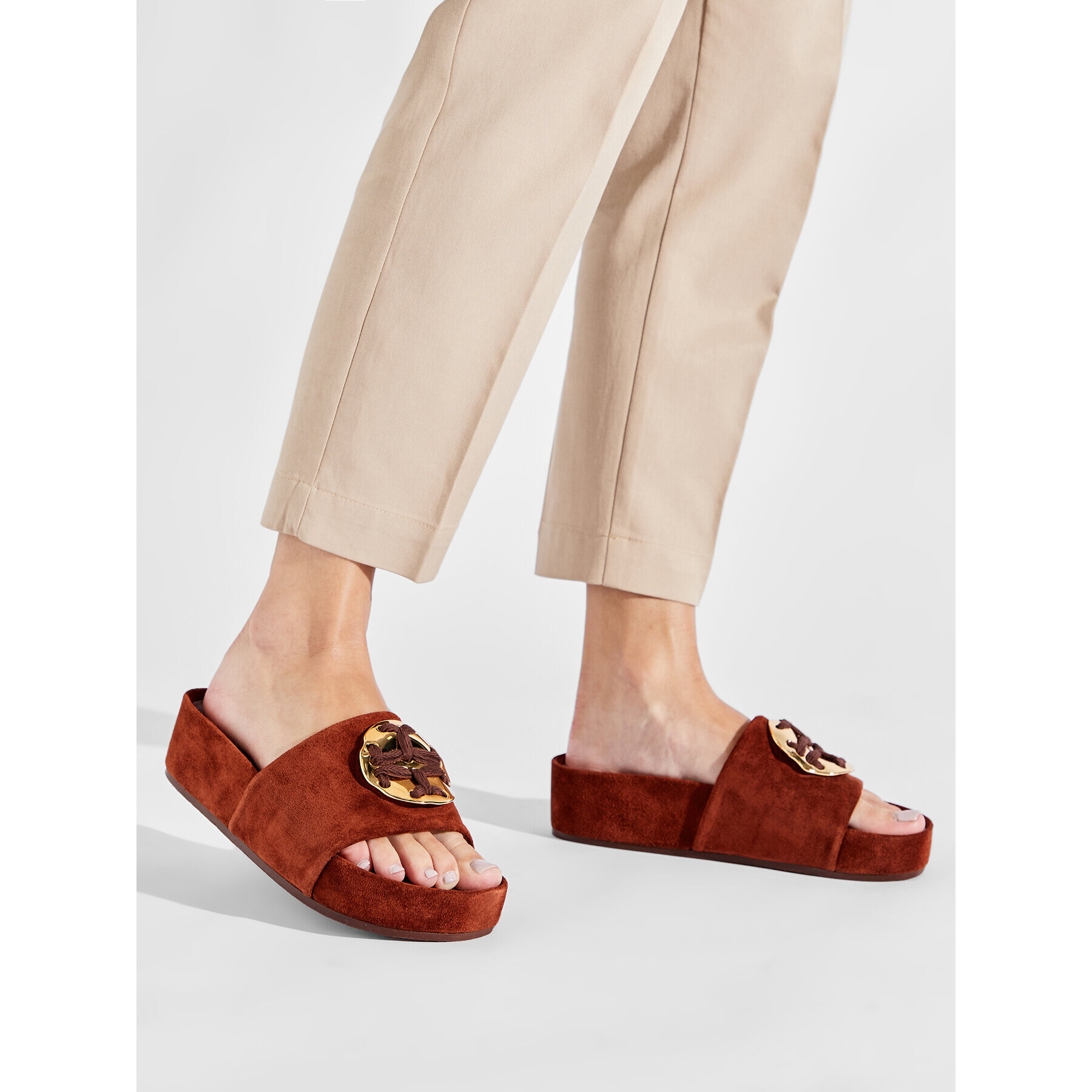 Tory Burch Șlapi Patus Logo Sandal 136989 Maro - Pled.ro