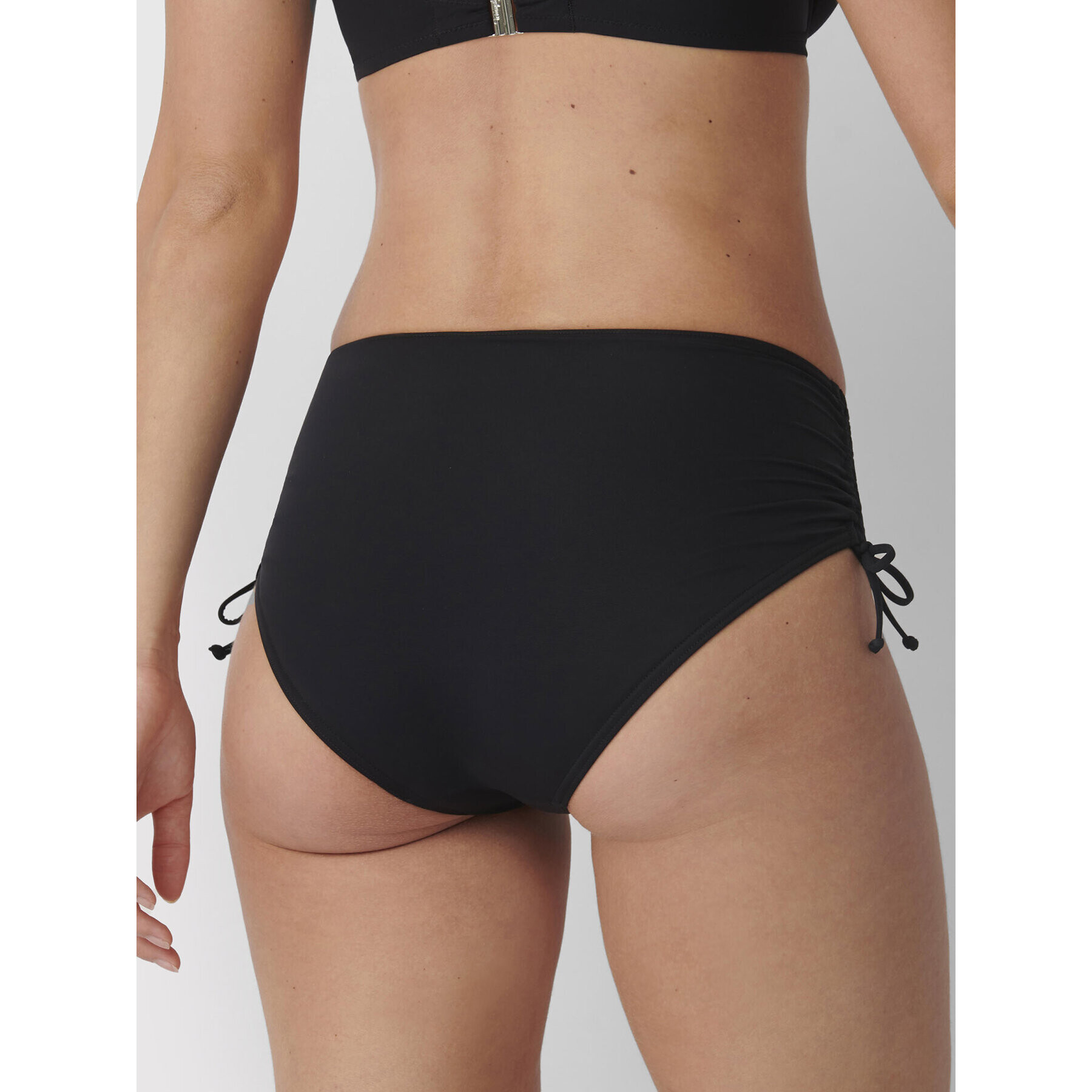 Triumph Bikini partea de jos Charm Elegance 2.0 10207828 Negru - Pled.ro