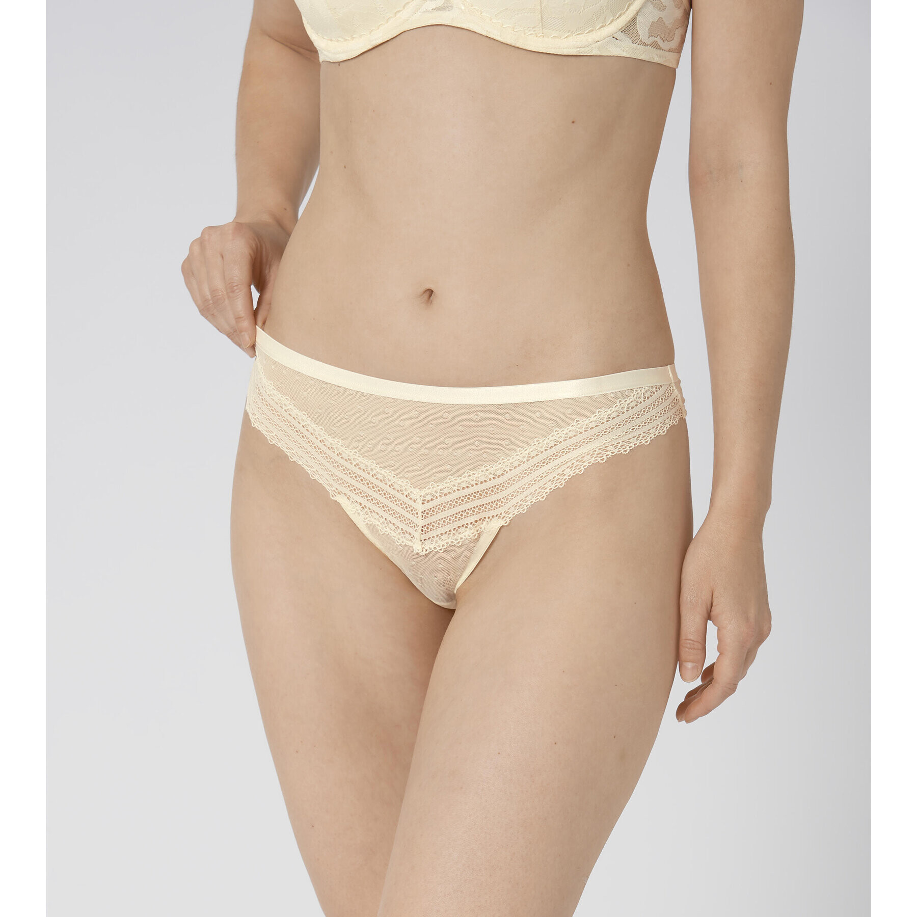 Triumph Chilot tanga Tempting Tulle 10205413 Galben - Pled.ro