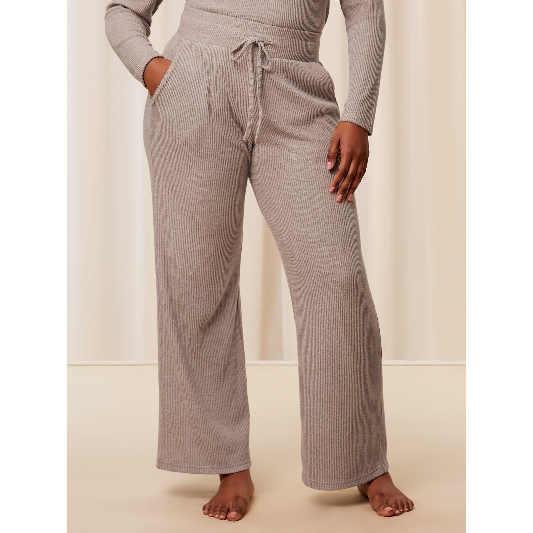 Triumph Pantaloni pijama Thermal MyWear Wide Leg Trousers 10216564 Bej Regular Fit - Pled.ro